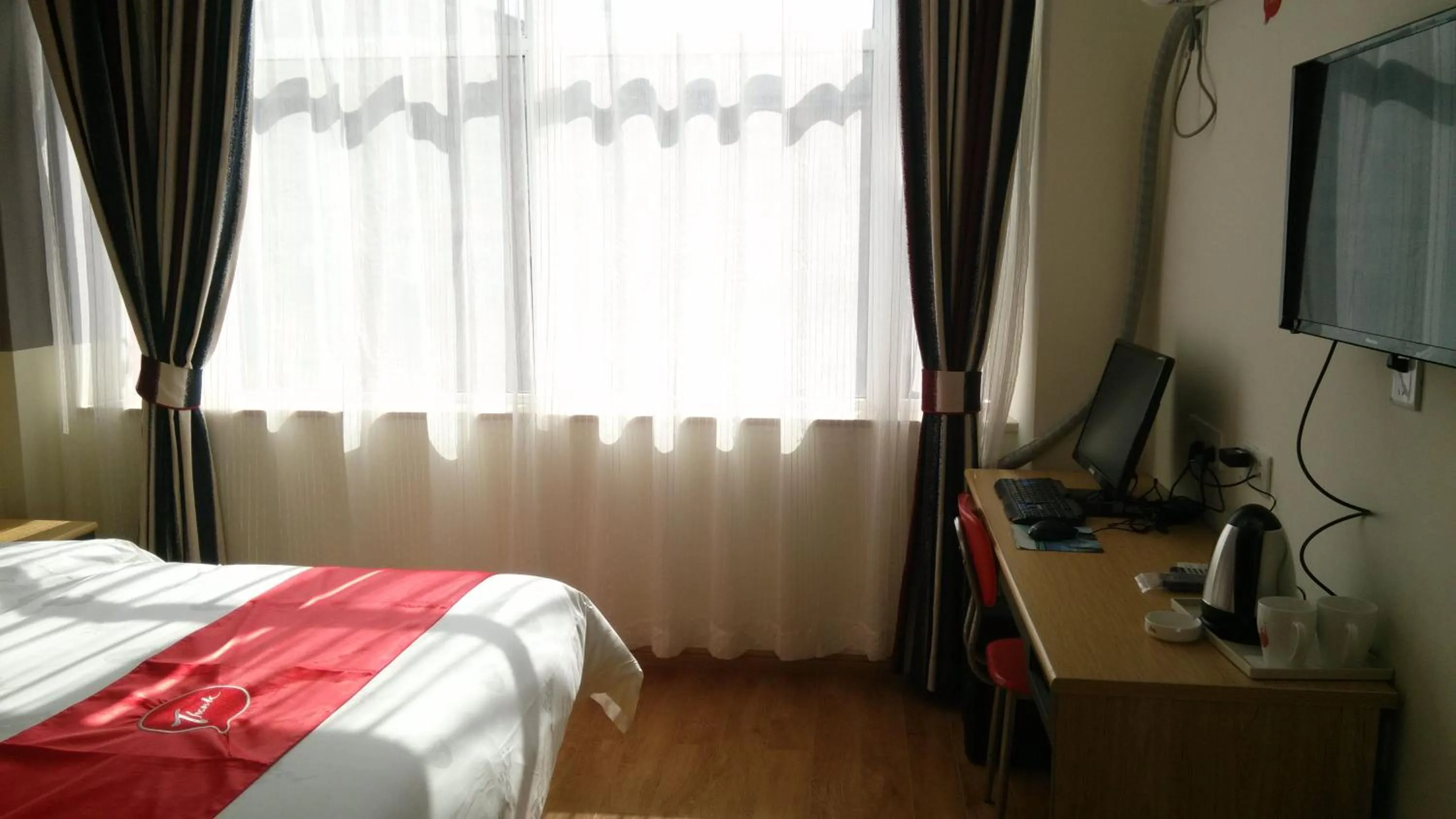 Bed in Thank Inn Chain Hotel Jiangxi Fuzhou Linchuan District Laowuhuang Palace Bus Station