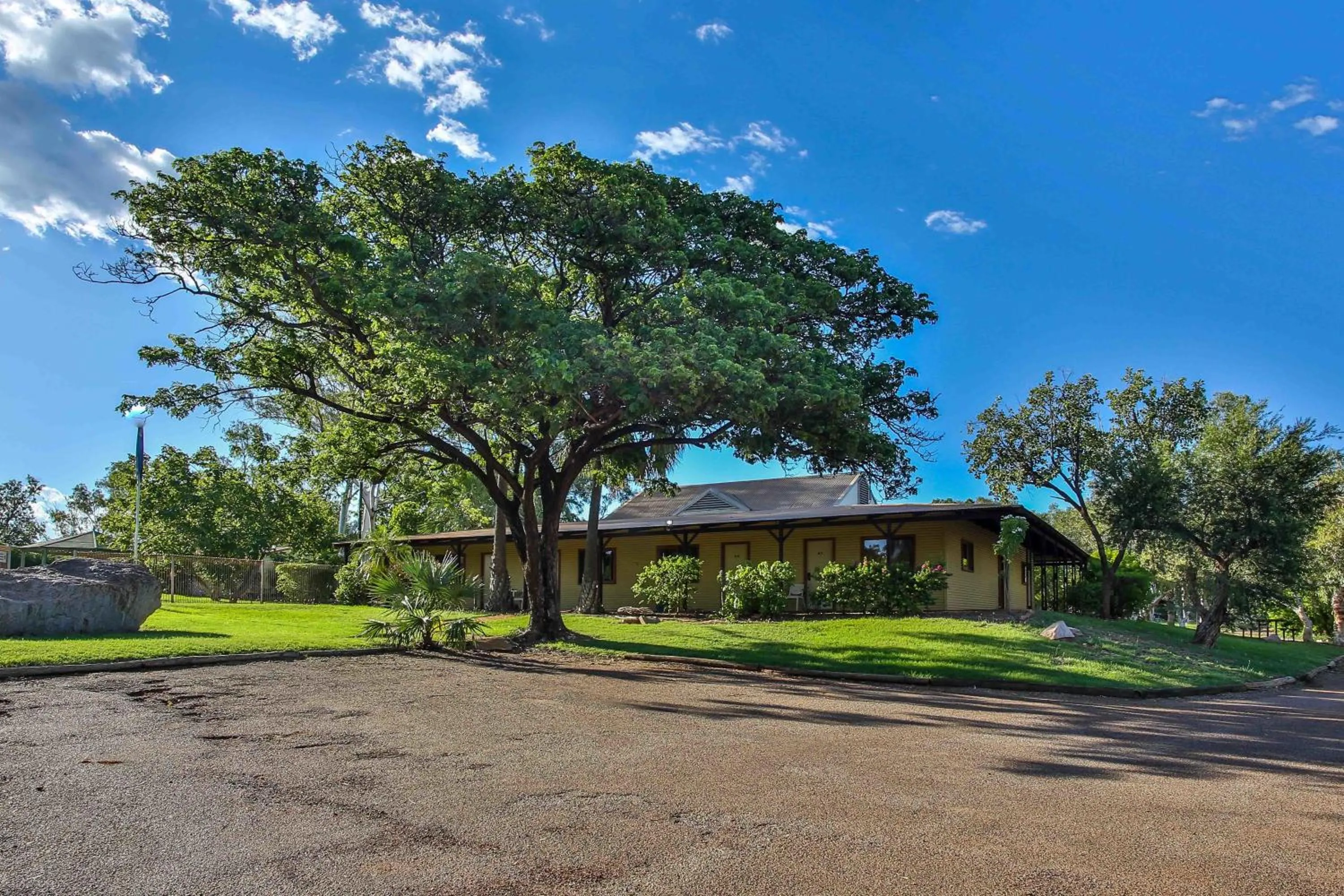 Facade/entrance in Kimberley Hotel
