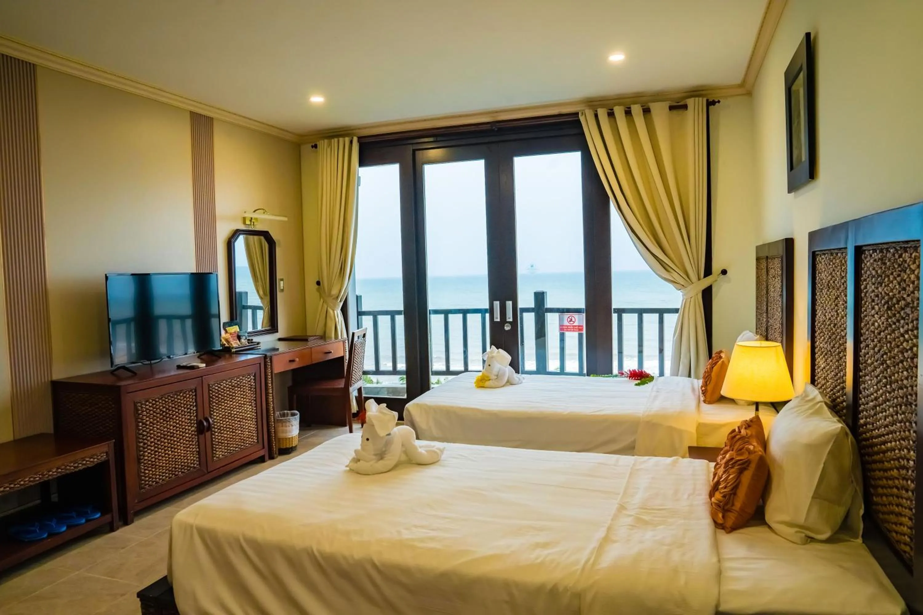 Bed in Lotus Muine Resort & Spa