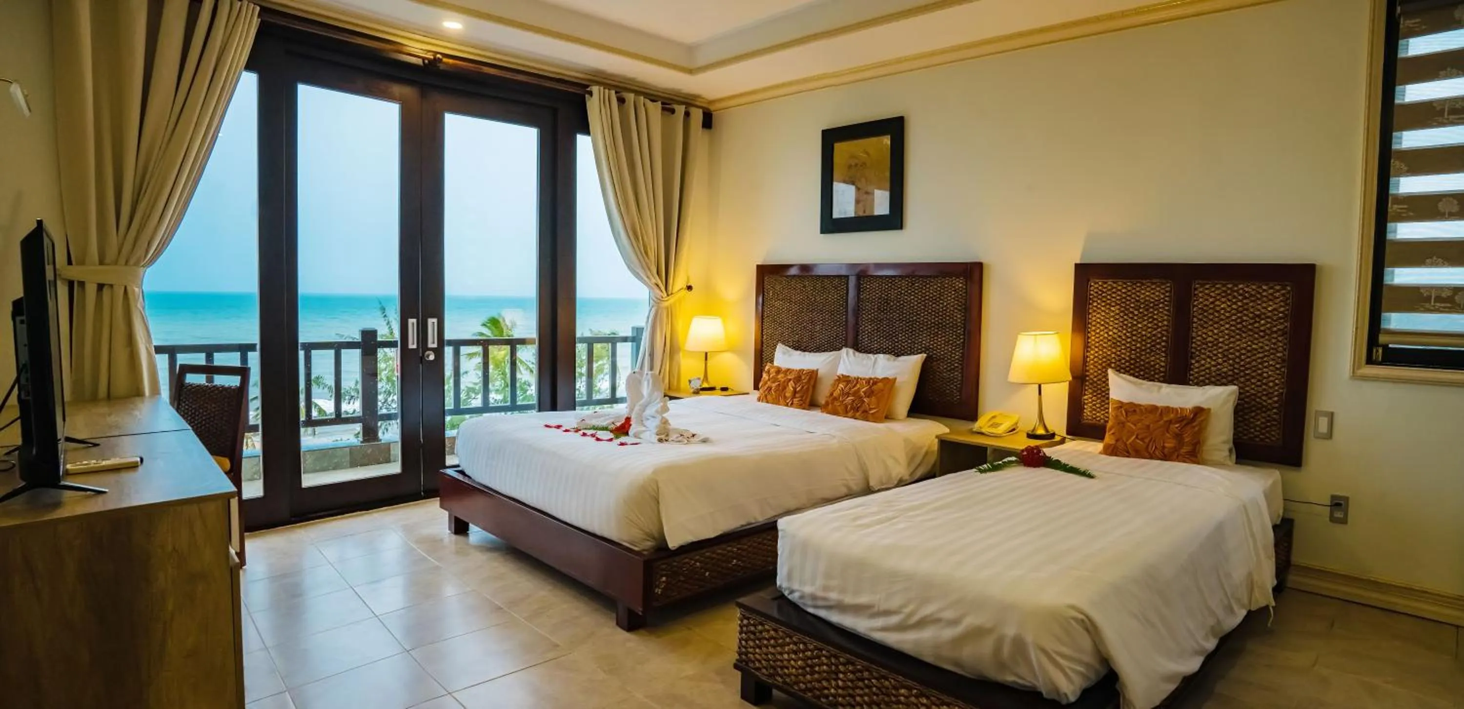 Bed in Lotus Muine Resort & Spa