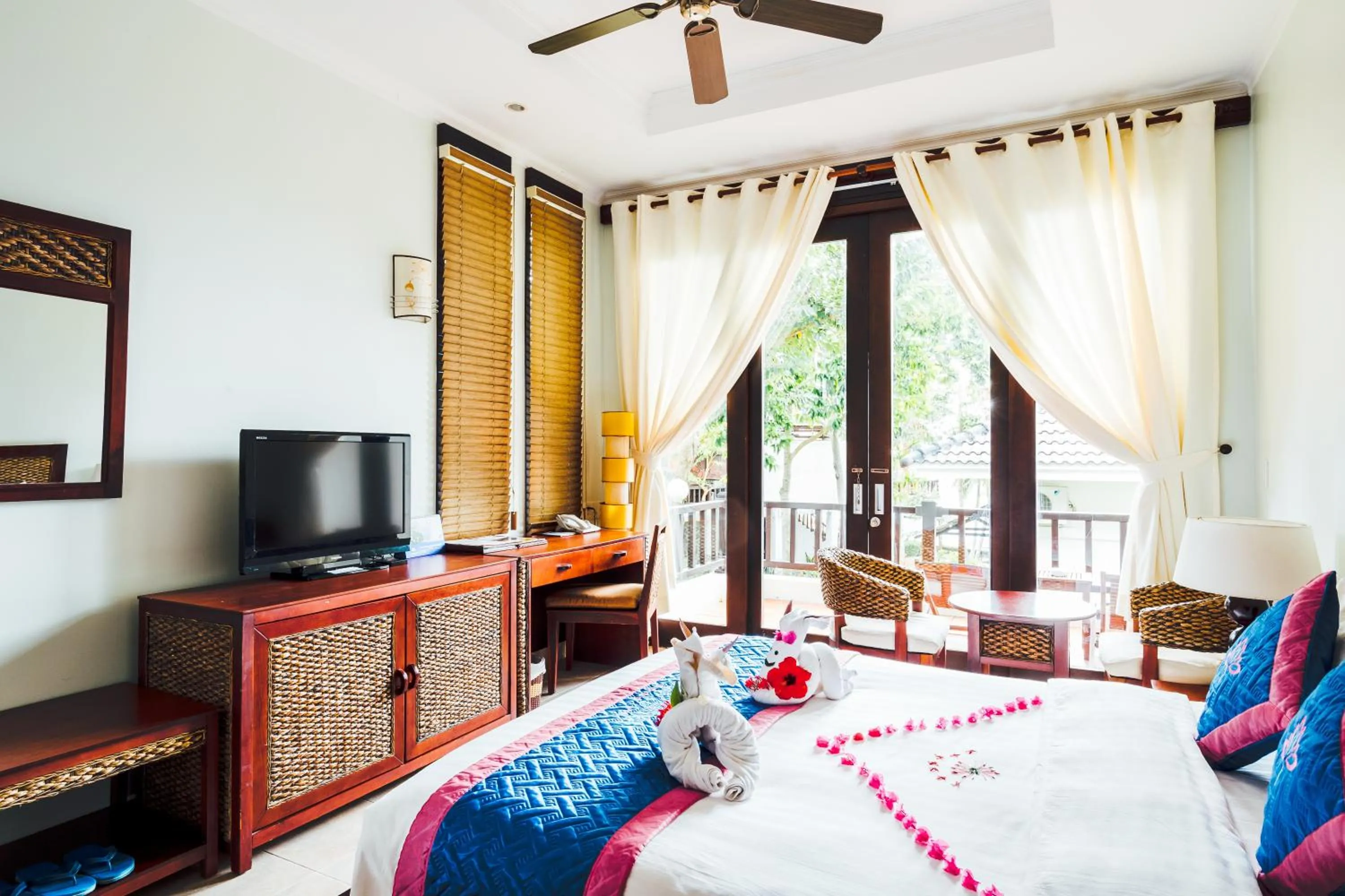 TV and multimedia, Bed in Lotus Muine Resort & Spa