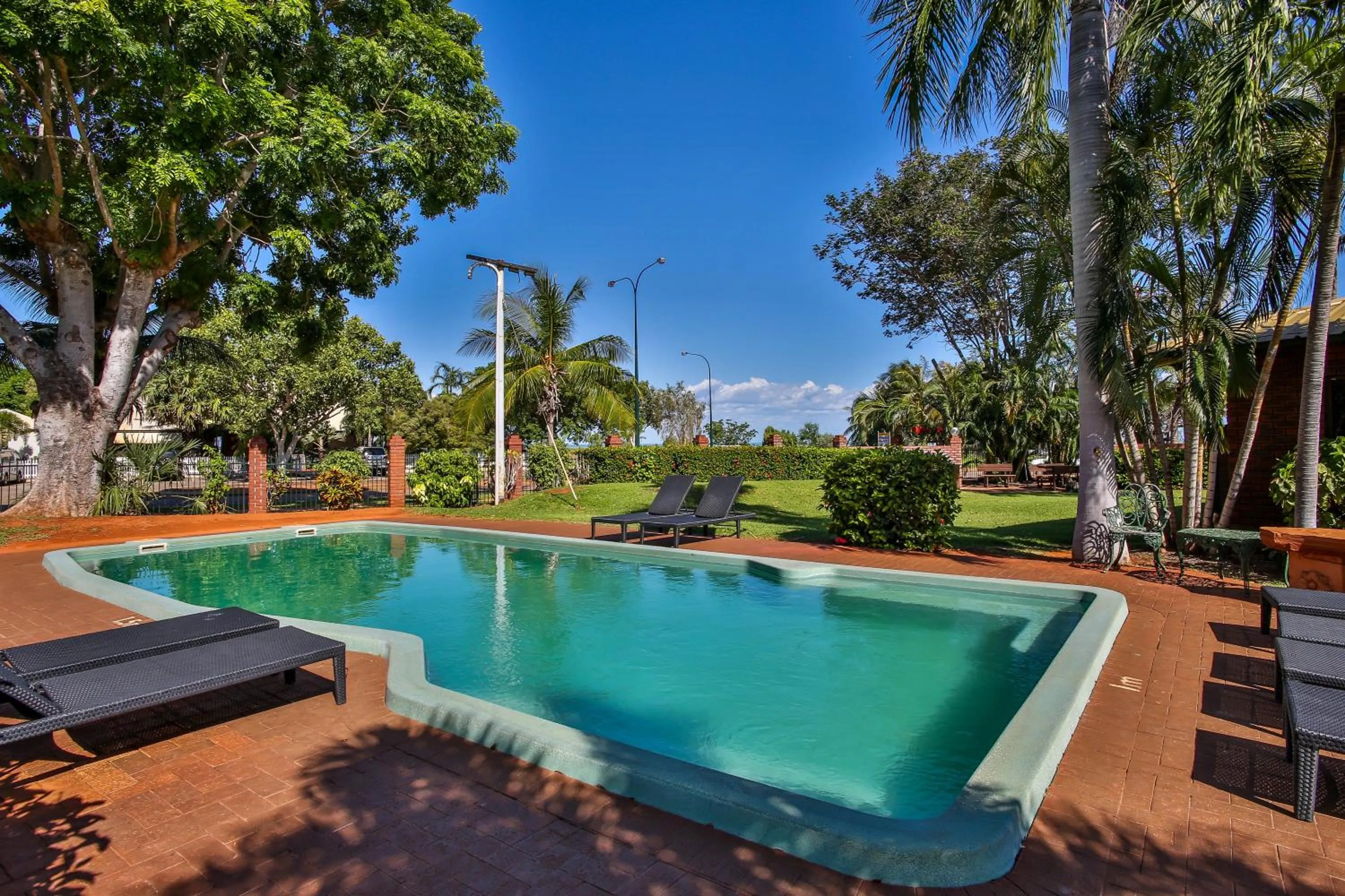 Swimming pool in Bayside Holiday Apartments