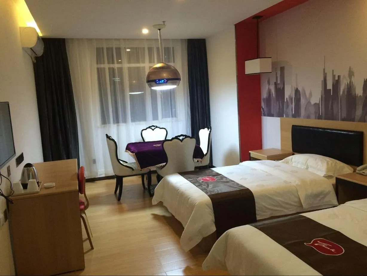 Bed in Thank Inn Chain Hotel Guangdong Shenzhen Longhua Qinghu Subway Station