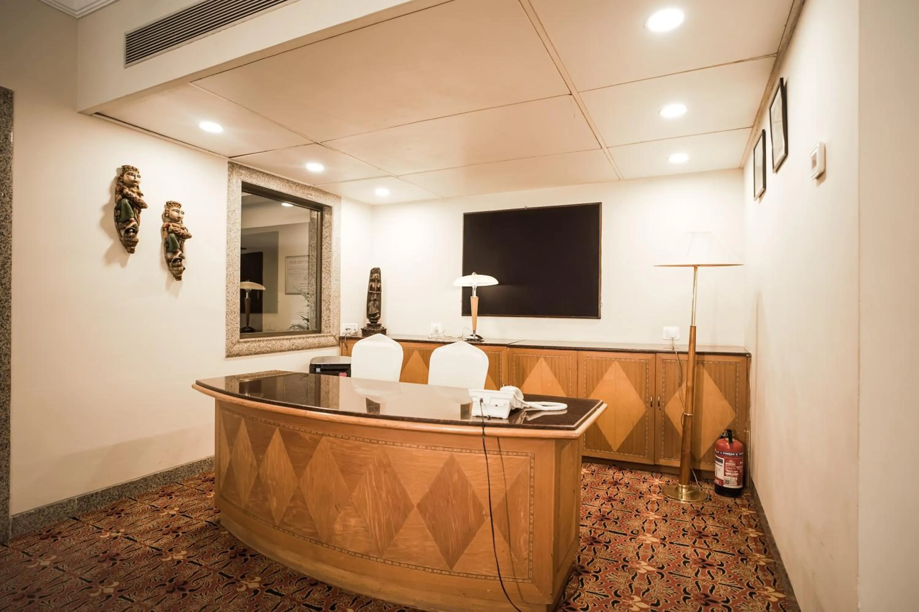 Lounge or bar in Ambassador Ajanta Hotel, Aurangabad