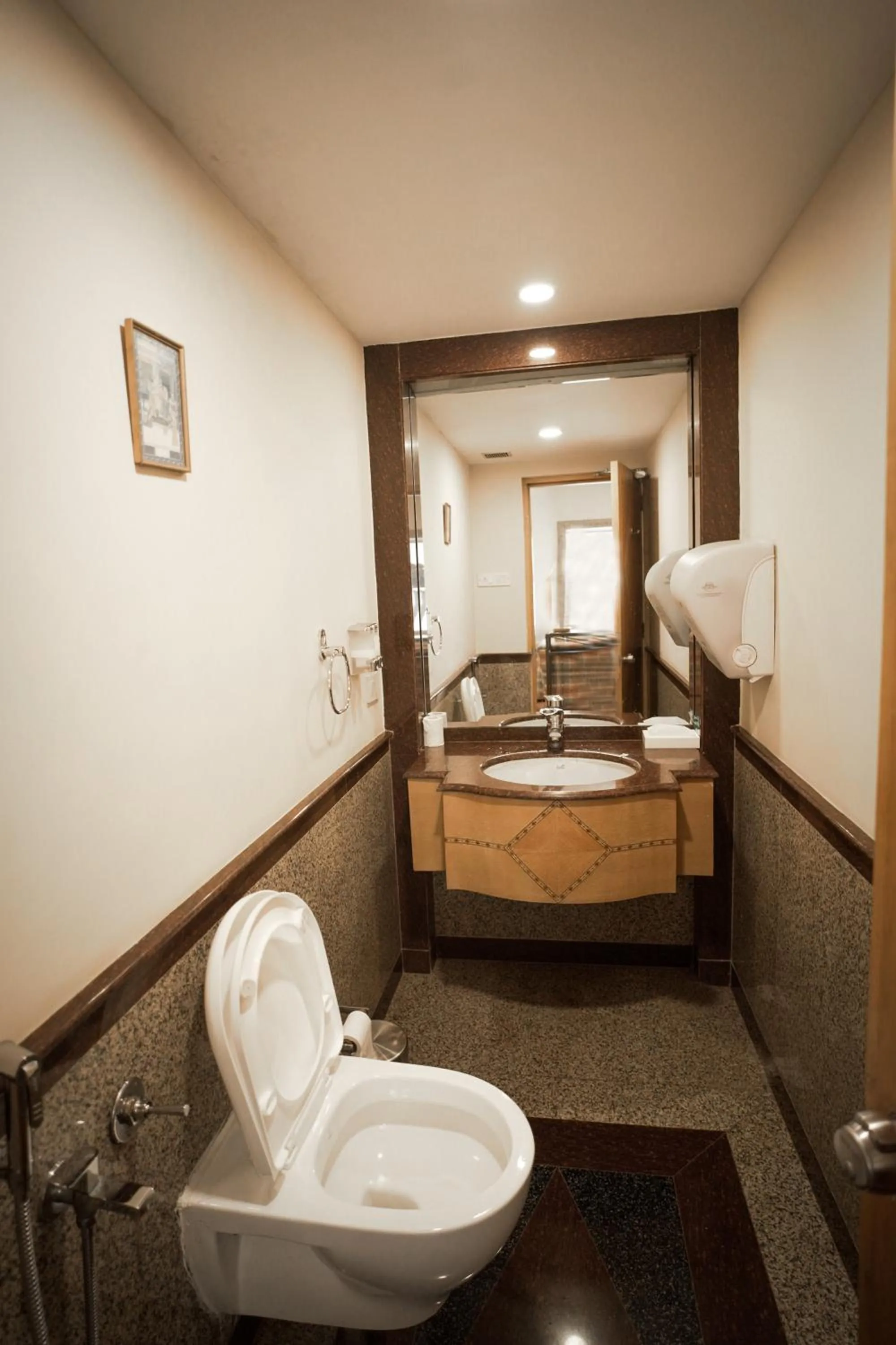 Lounge or bar in Ambassador Ajanta Hotel, Aurangabad