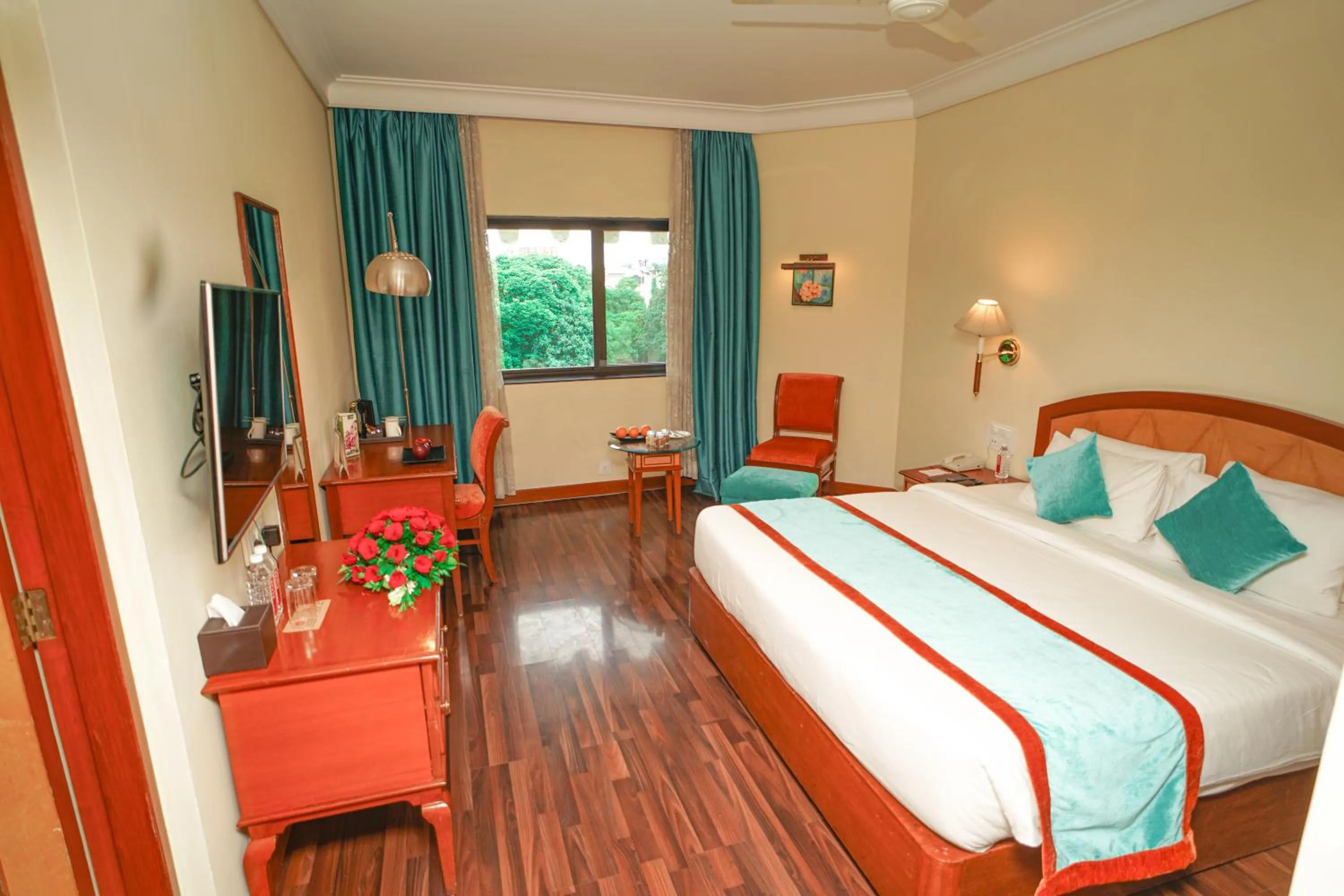 Bedroom, Bed in Ambassador Ajanta Hotel, Aurangabad