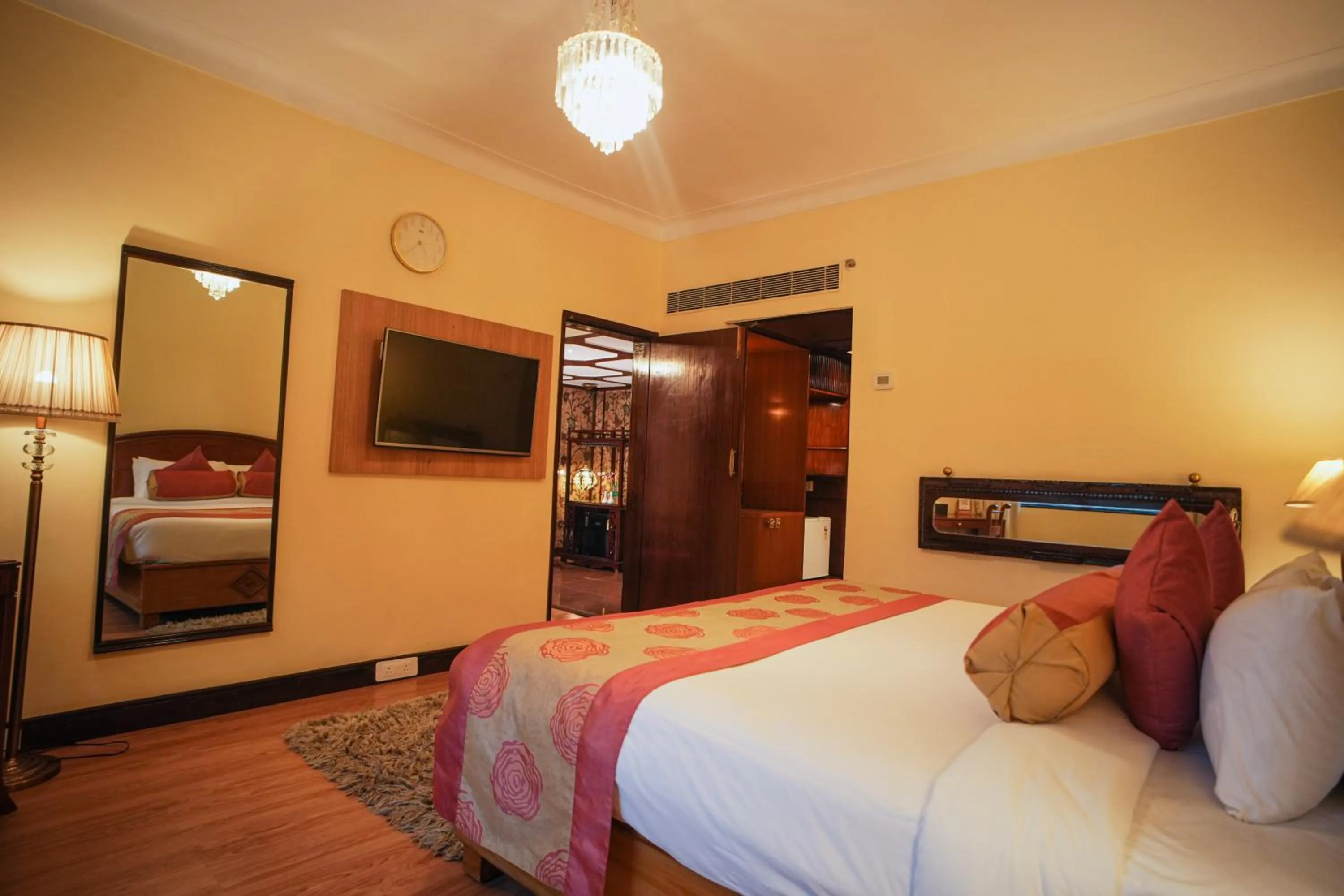 Bedroom, Bed in Ambassador Ajanta Hotel, Aurangabad