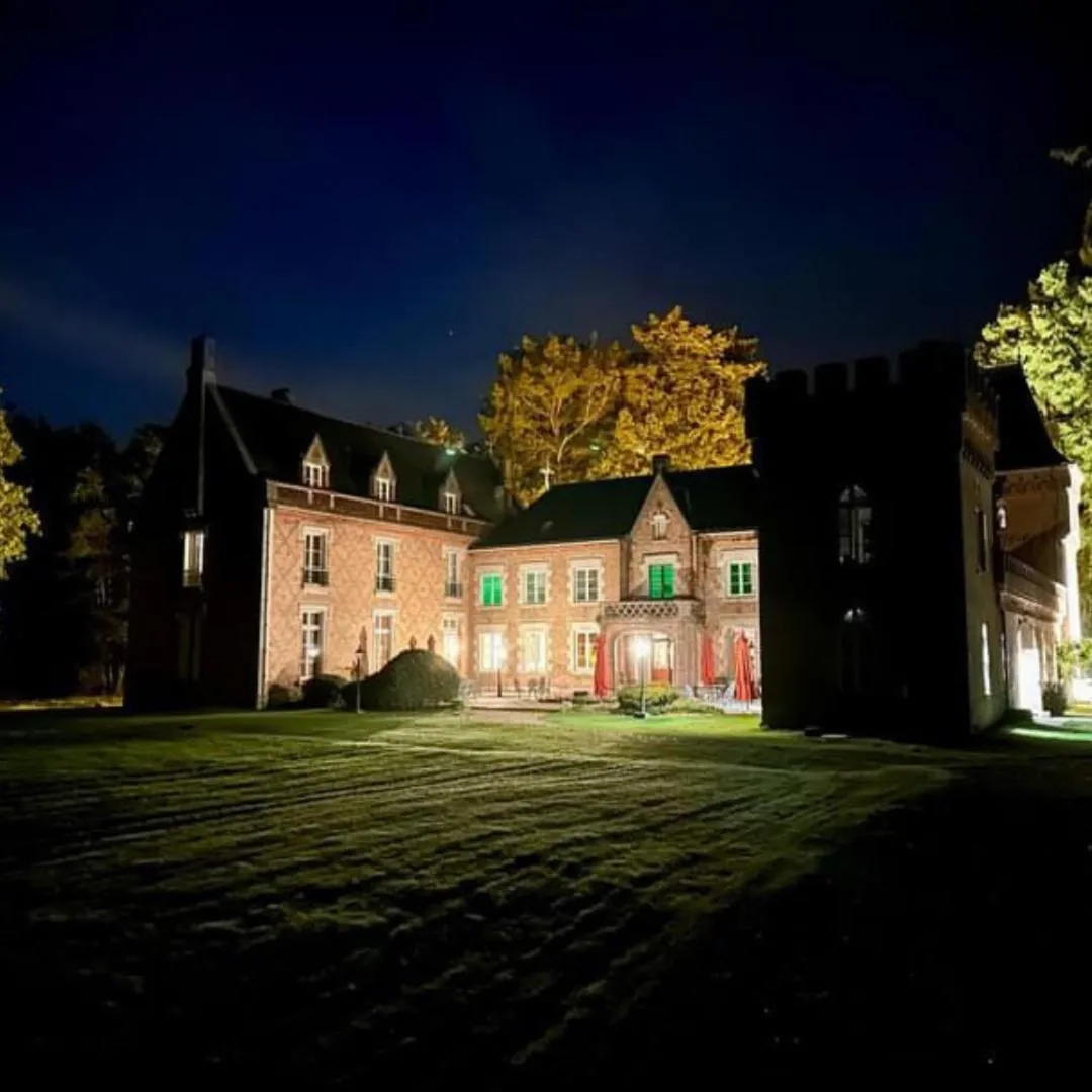 Property building in Hostellerie Du Château Les Muids