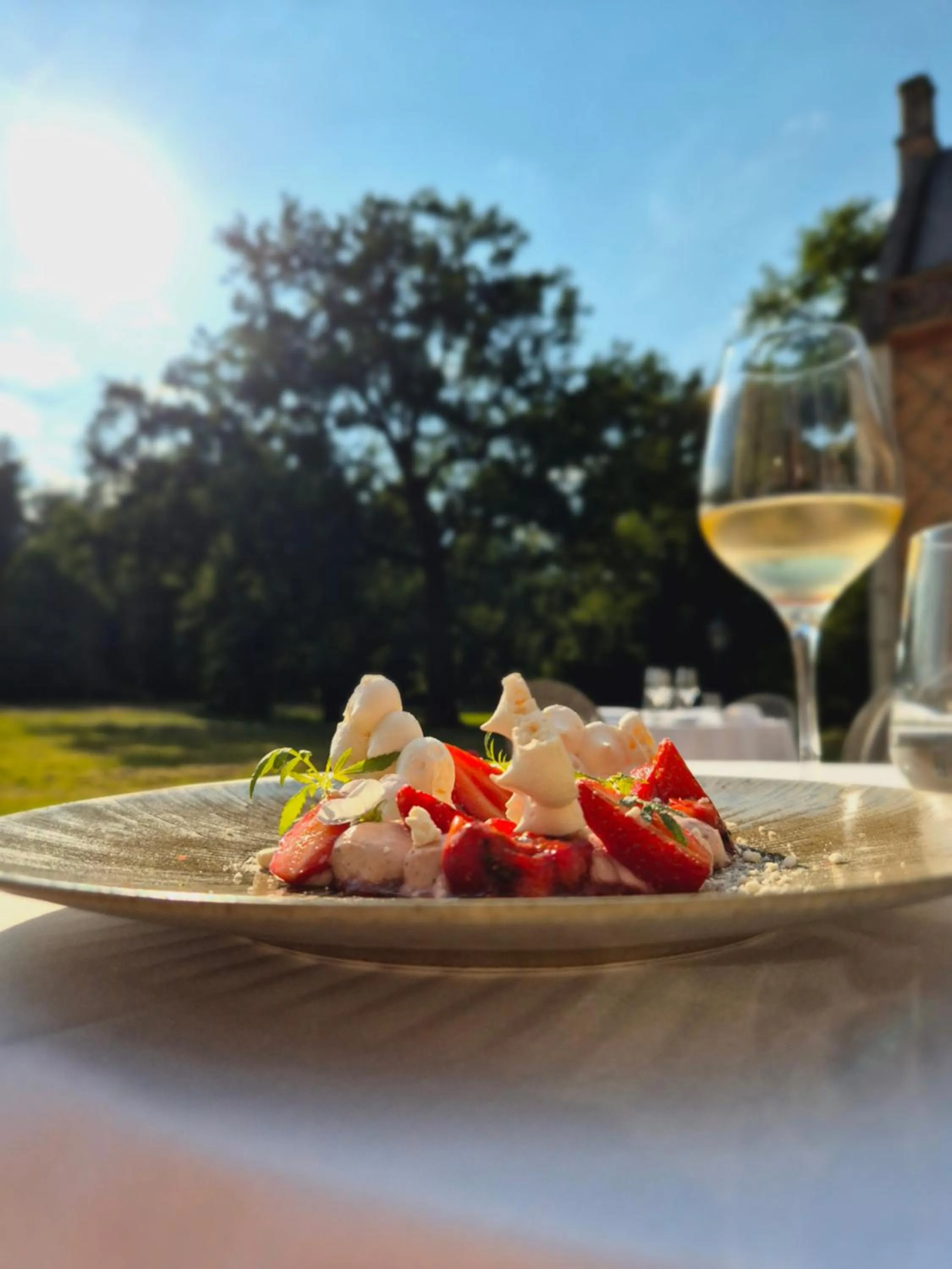 Restaurant/places to eat in Hostellerie Du Château Les Muids