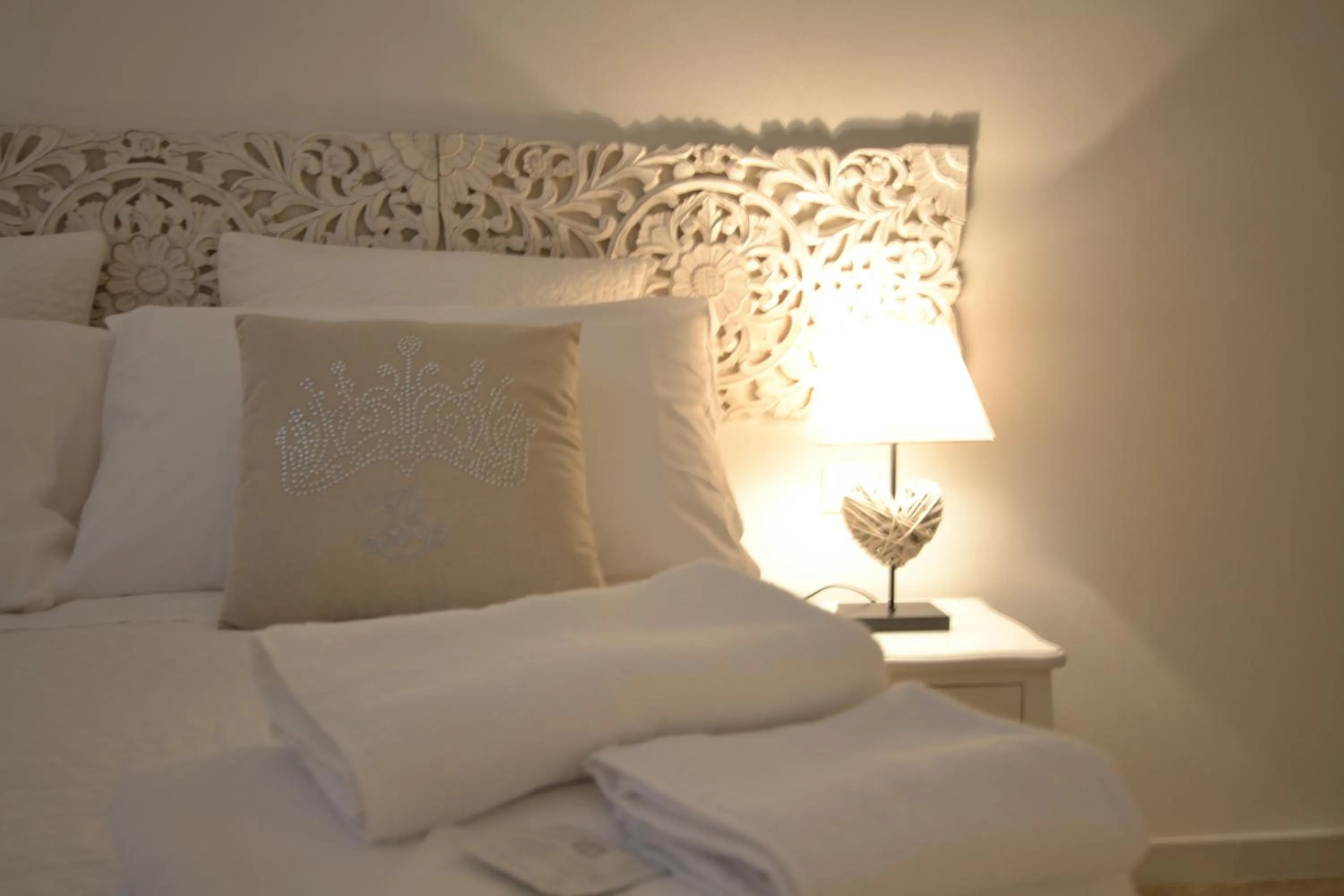 Decorative detail, Bed in Affittacamere Casa Dane'