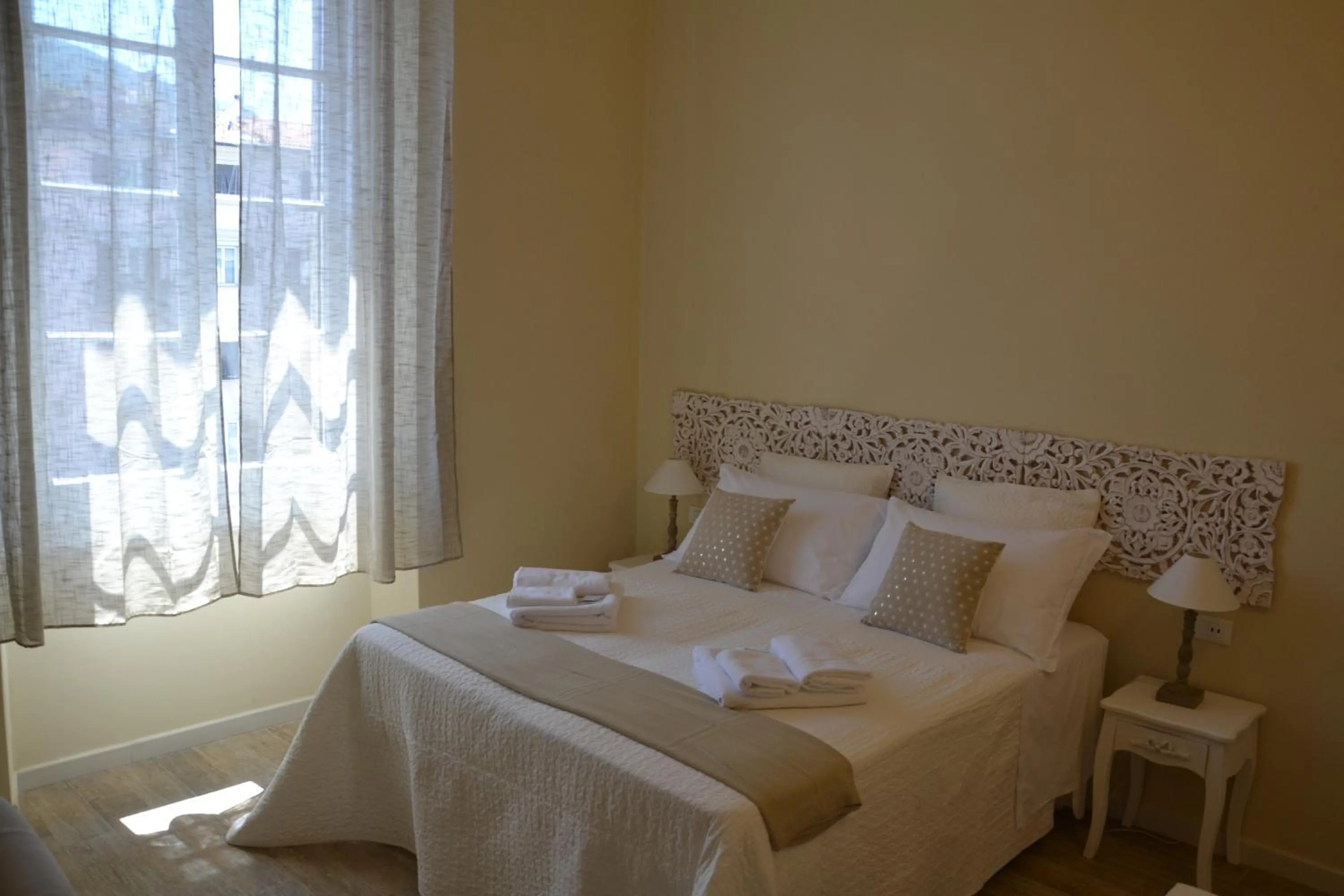 Decorative detail, Bed in Affittacamere Casa Dane'