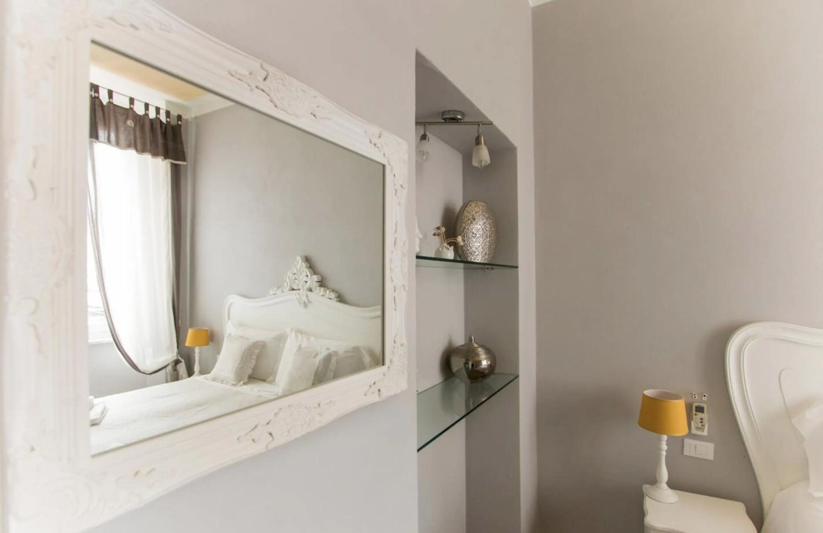 Decorative detail, Bed in Affittacamere Casa Dane'