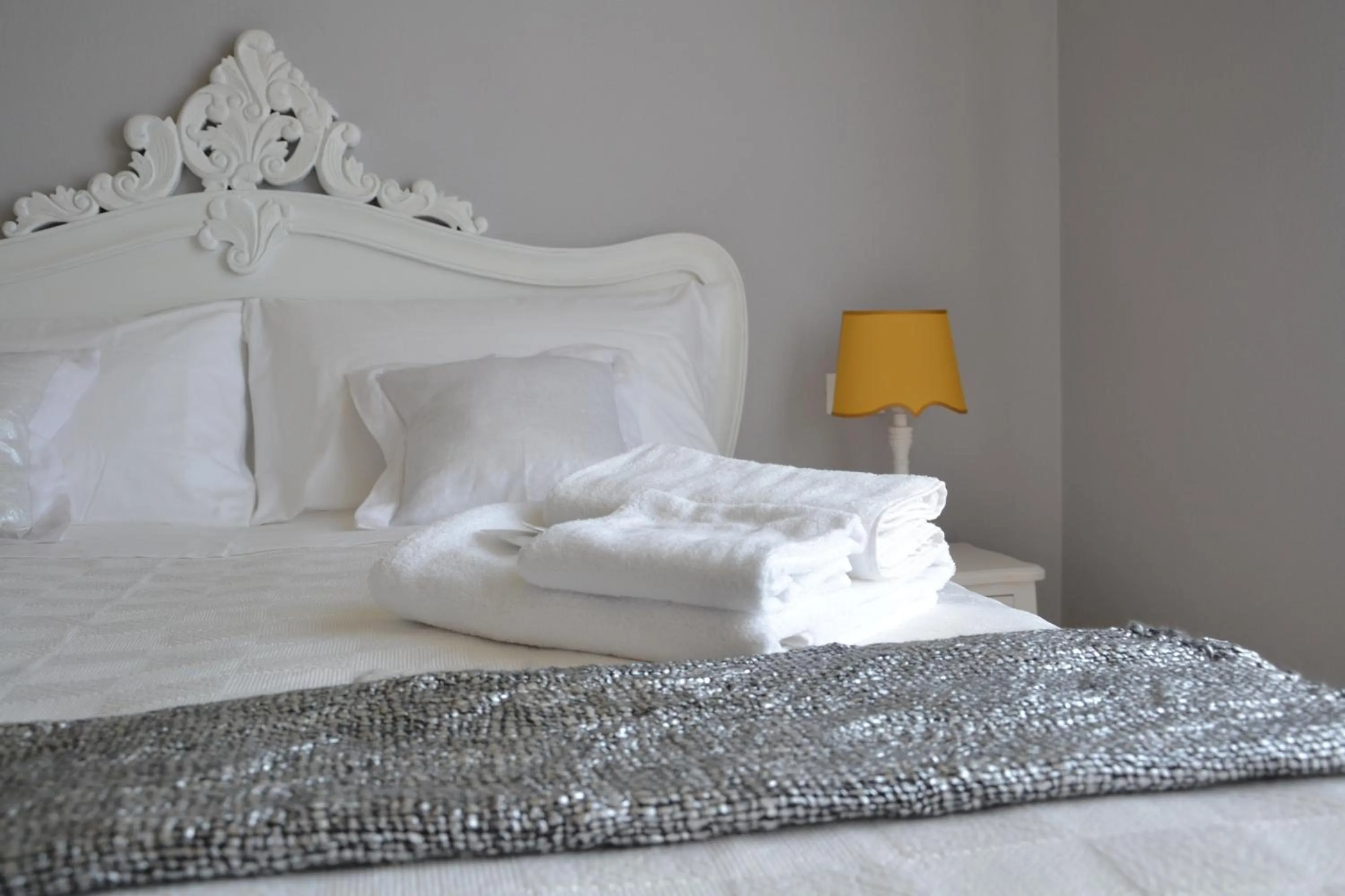 Decorative detail, Bed in Affittacamere Casa Dane'