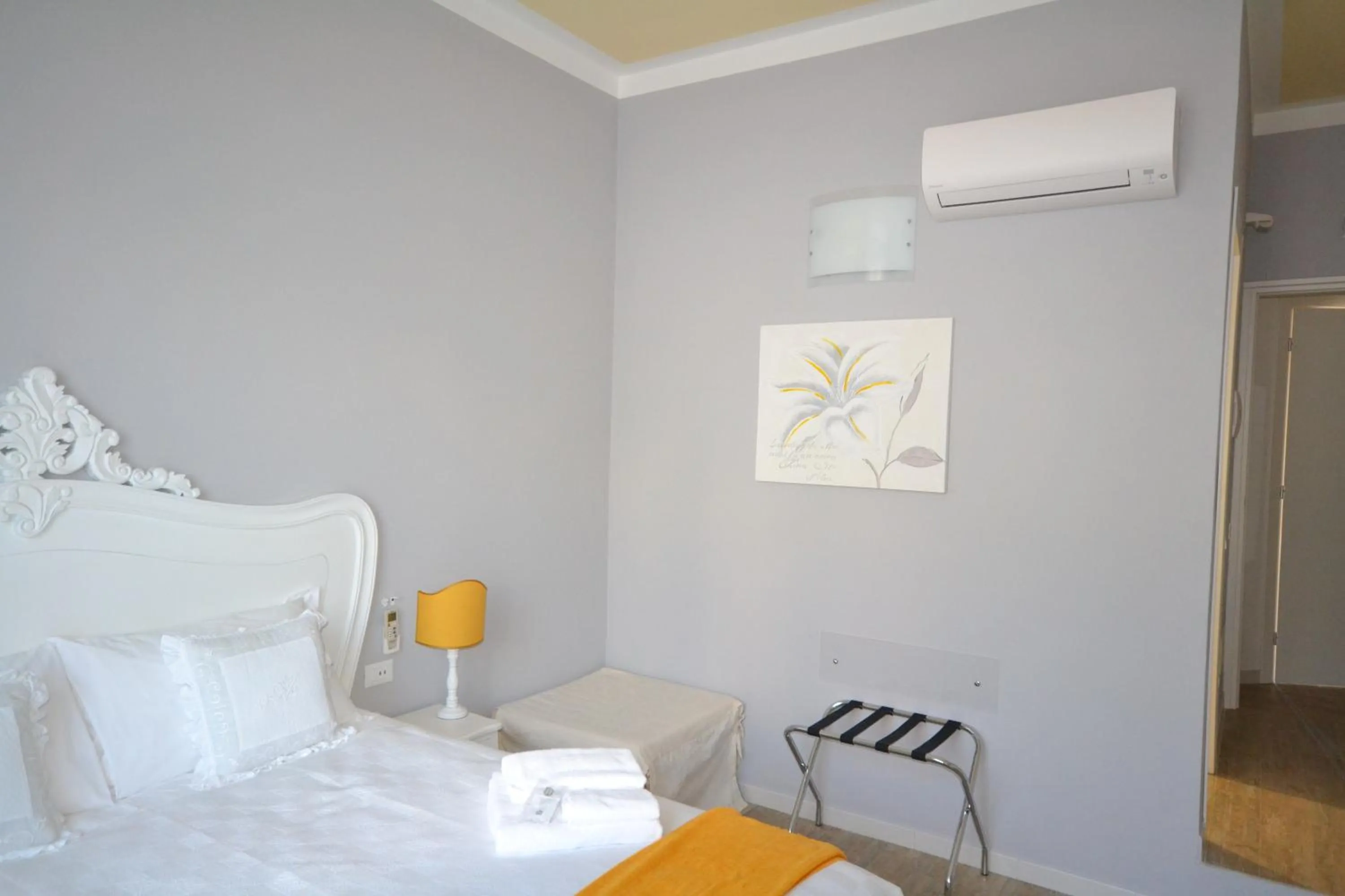 Decorative detail, Bed in Affittacamere Casa Dane'