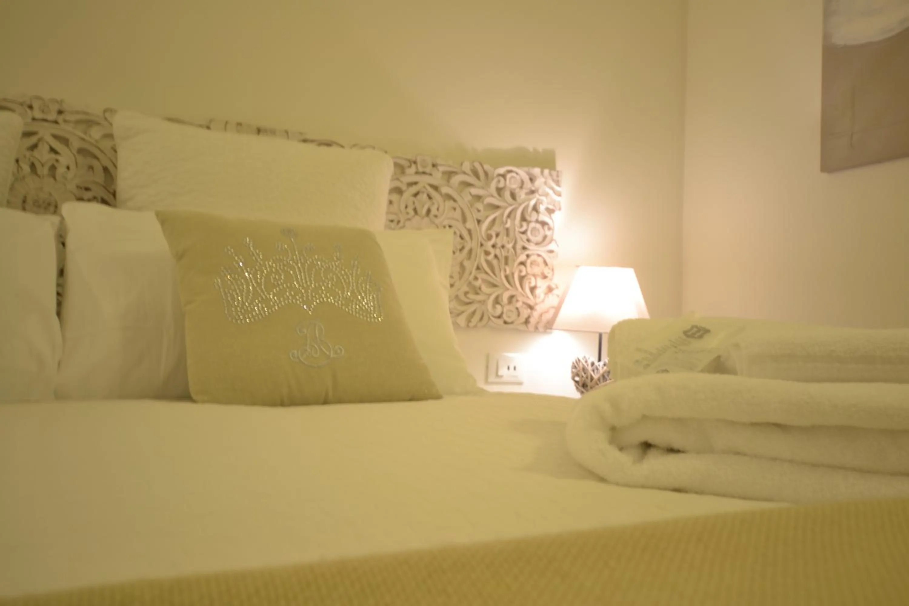 Decorative detail, Bed in Affittacamere Casa Dane'