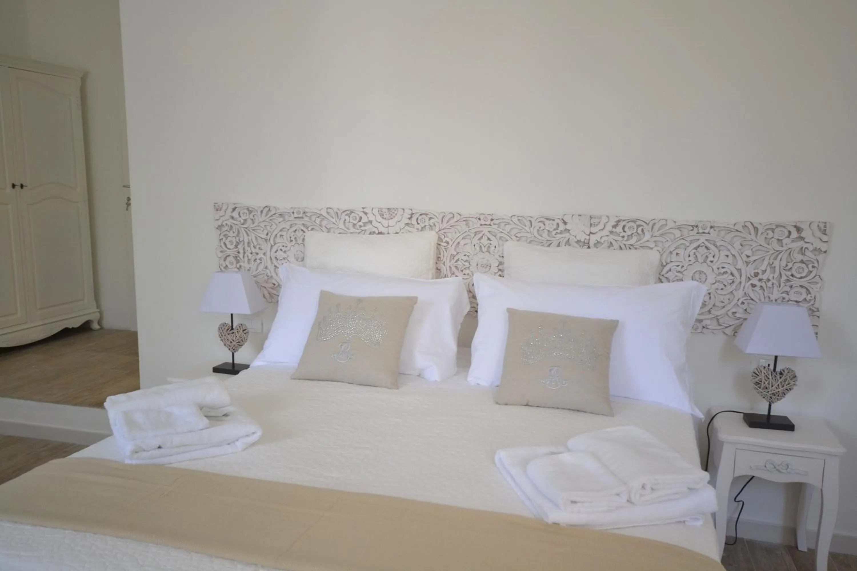 Decorative detail, Bed in Affittacamere Casa Dane'