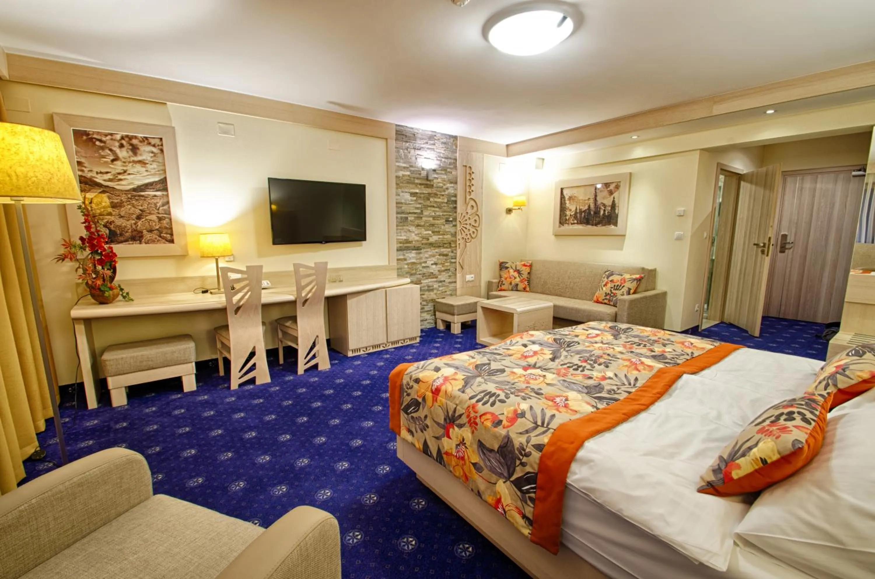 Photo of the whole room, Bed in Hotel Toporów