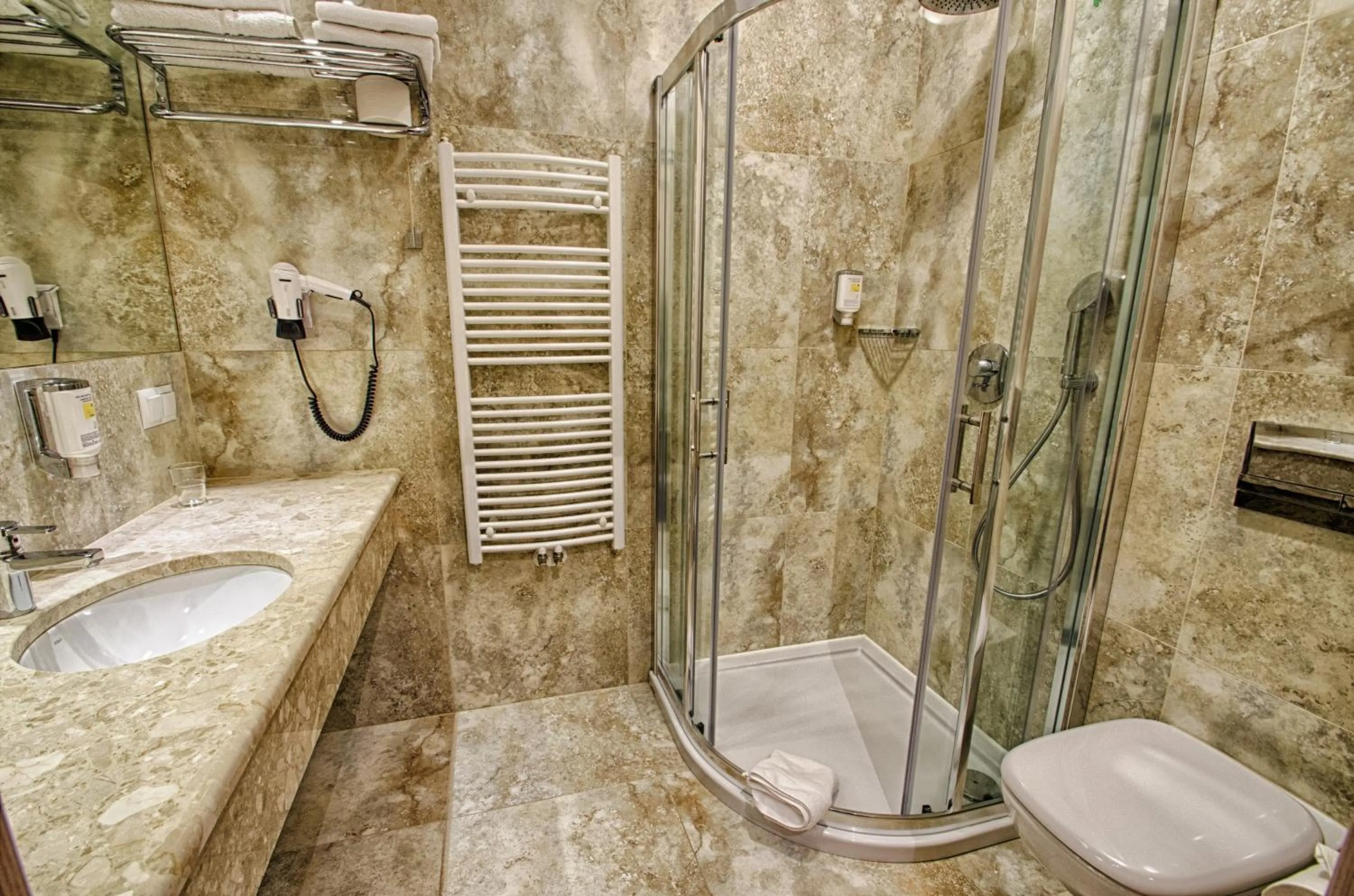 Bathroom in Hotel Toporów