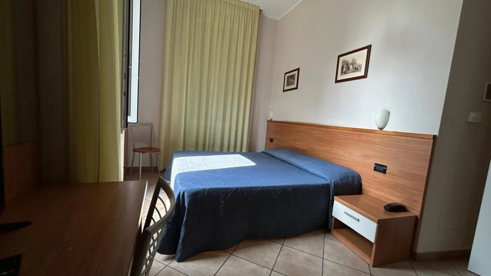 Bed in Albergo Salerno