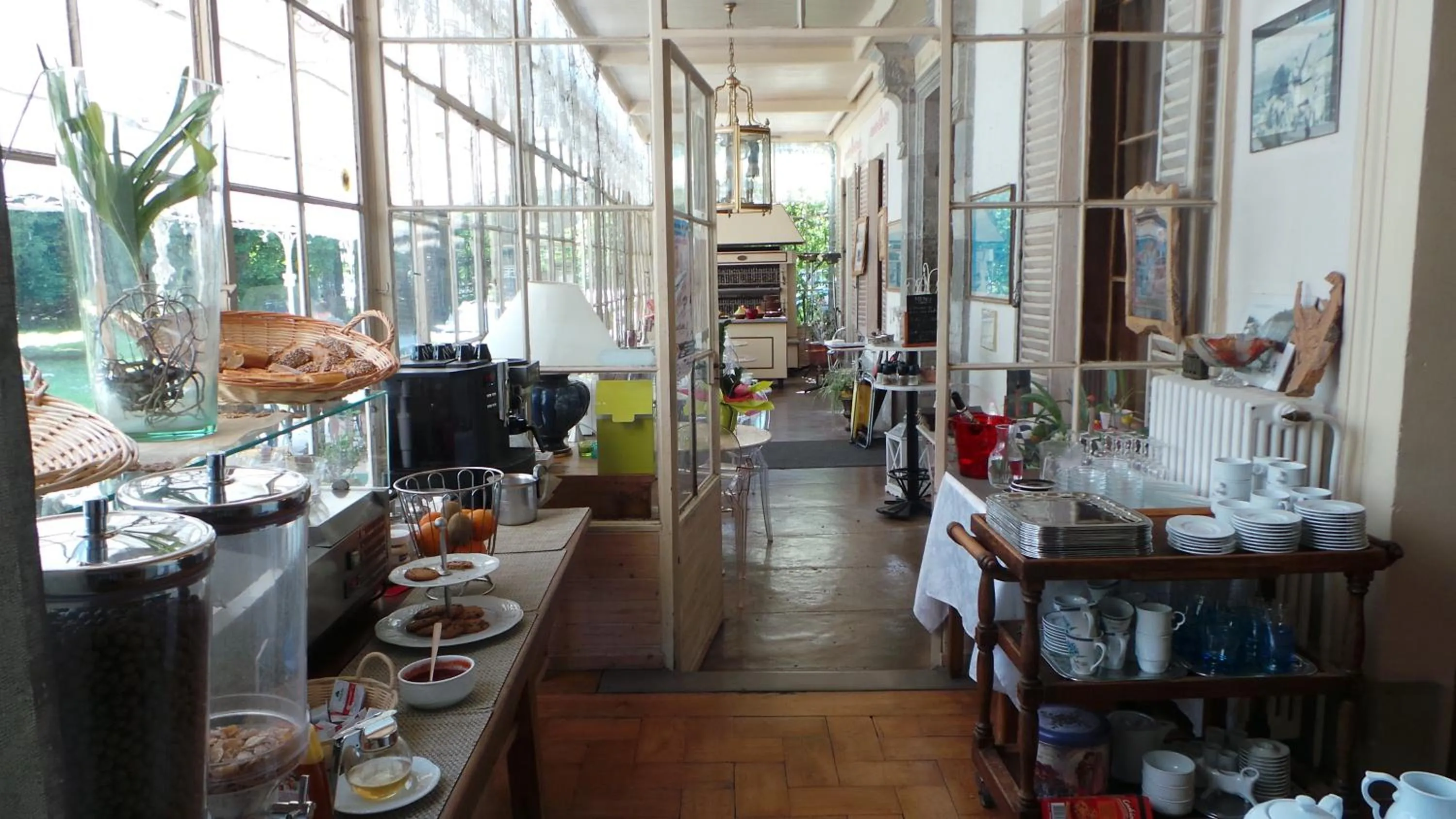 Continental breakfast in Hotel Du Parc - Manoir Du Baron Blanc