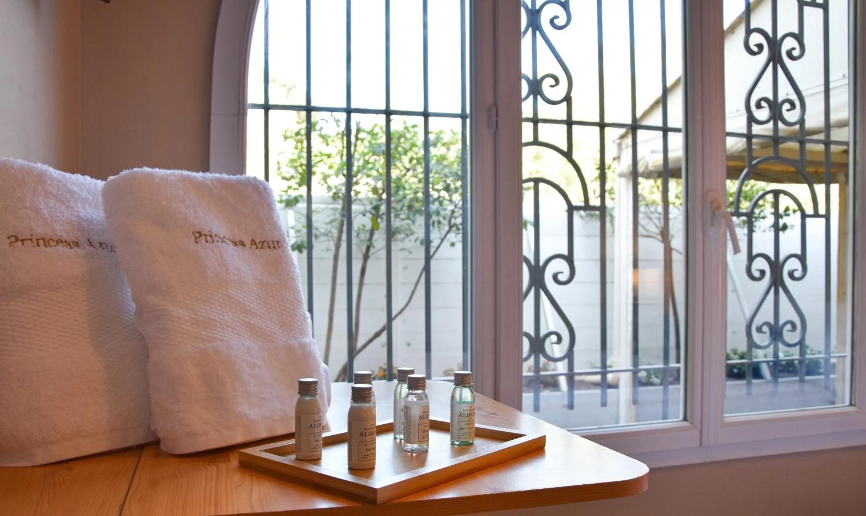 towels in Hotel Princesse D'Azur