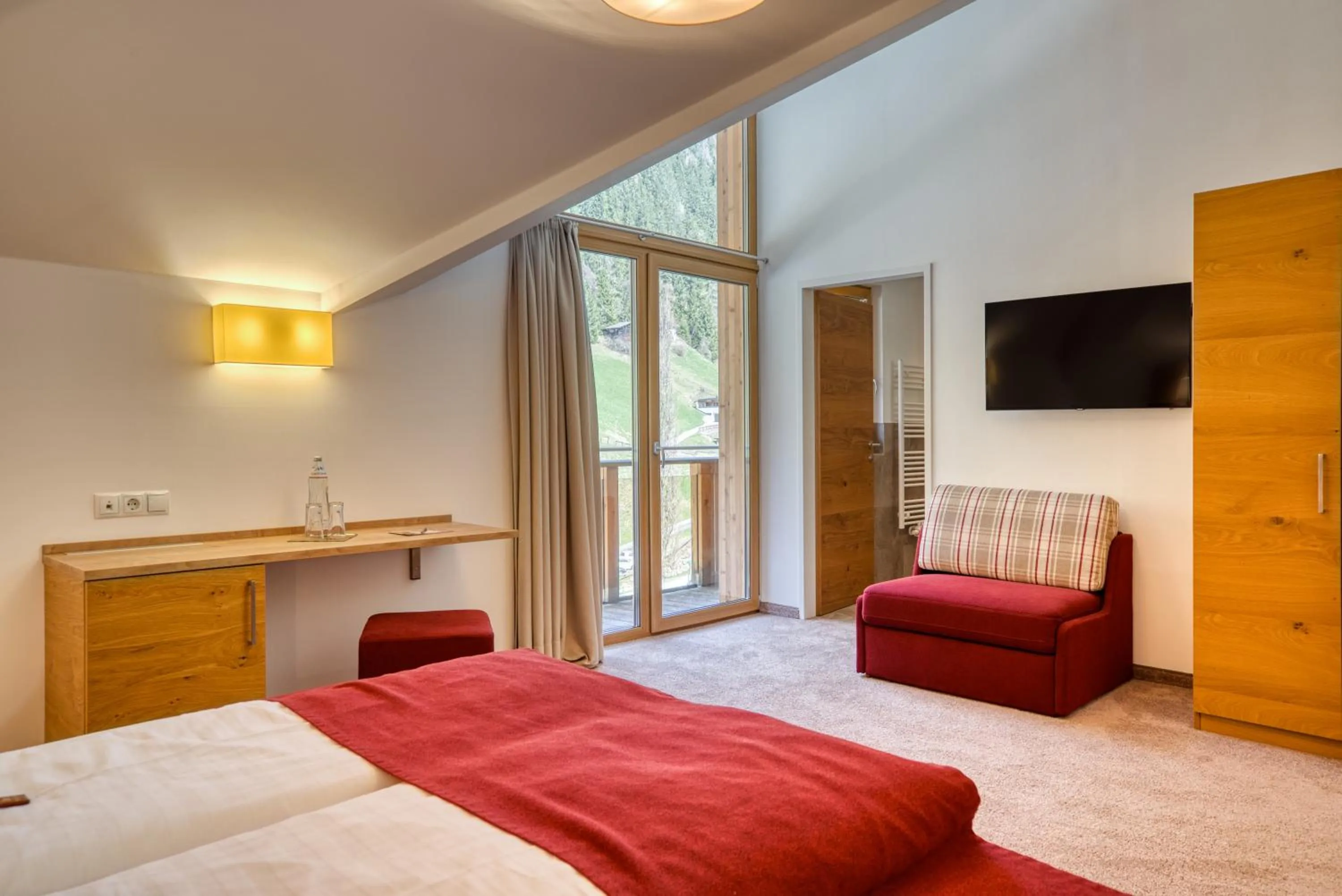 Bedroom, Bed in Mallaun Hotel.Erlebnis