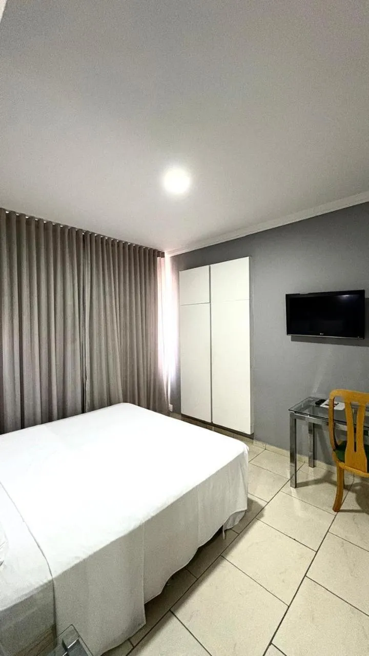 Bed in HOTEL DEL REY CURITIBA by POTY - NA FAMOSA RUA XV DE NOVEMBRO