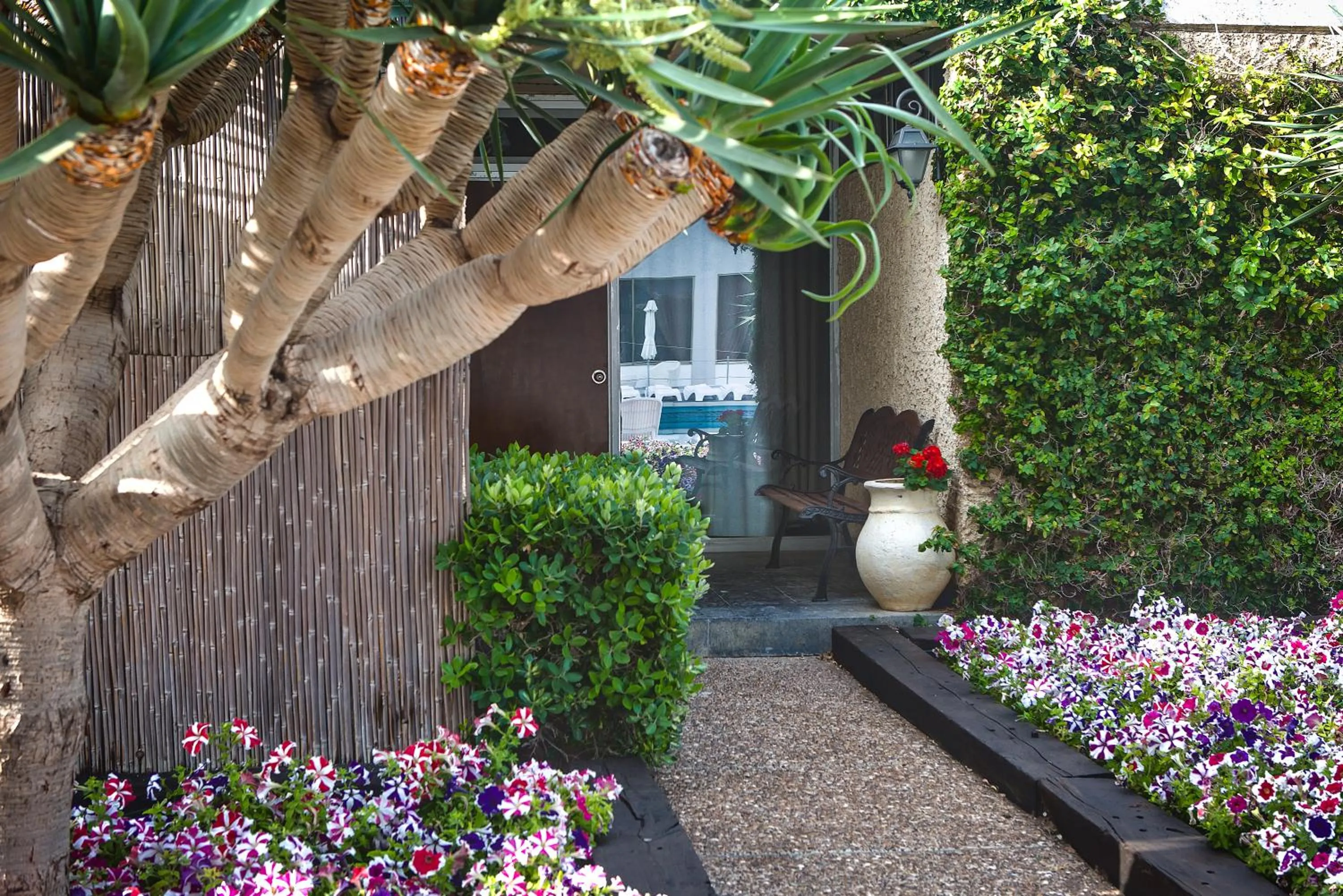 The Seasons Hotel -Studio & Suite