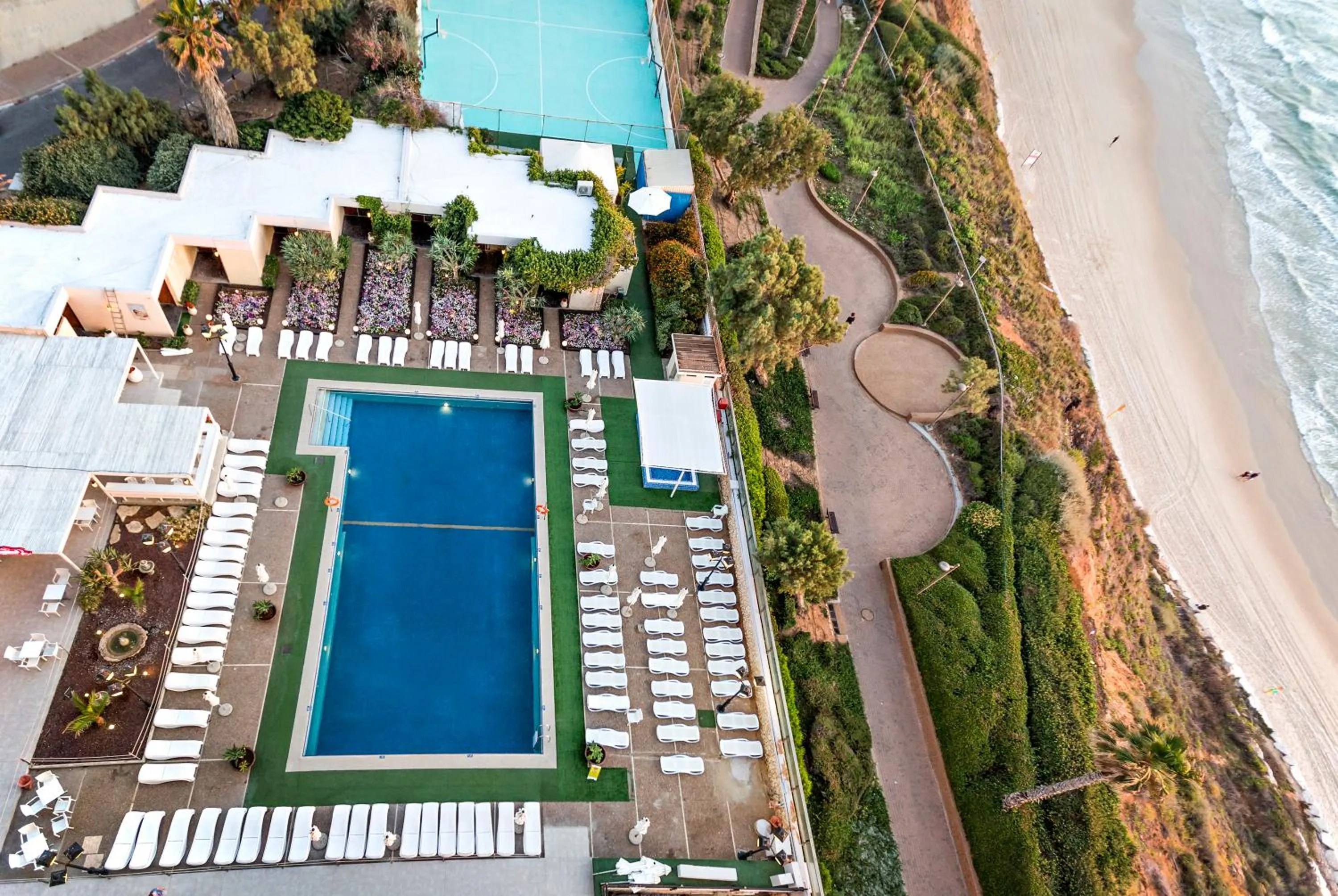 The Seasons Hotel -Studio & Suite