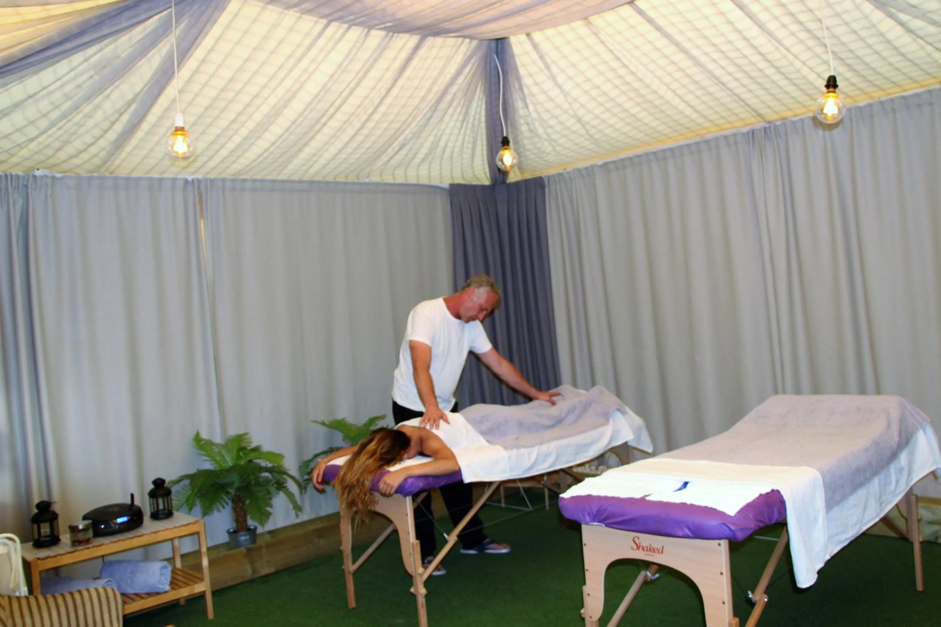 Massage in The Seasons Hotel -Studio & Suite