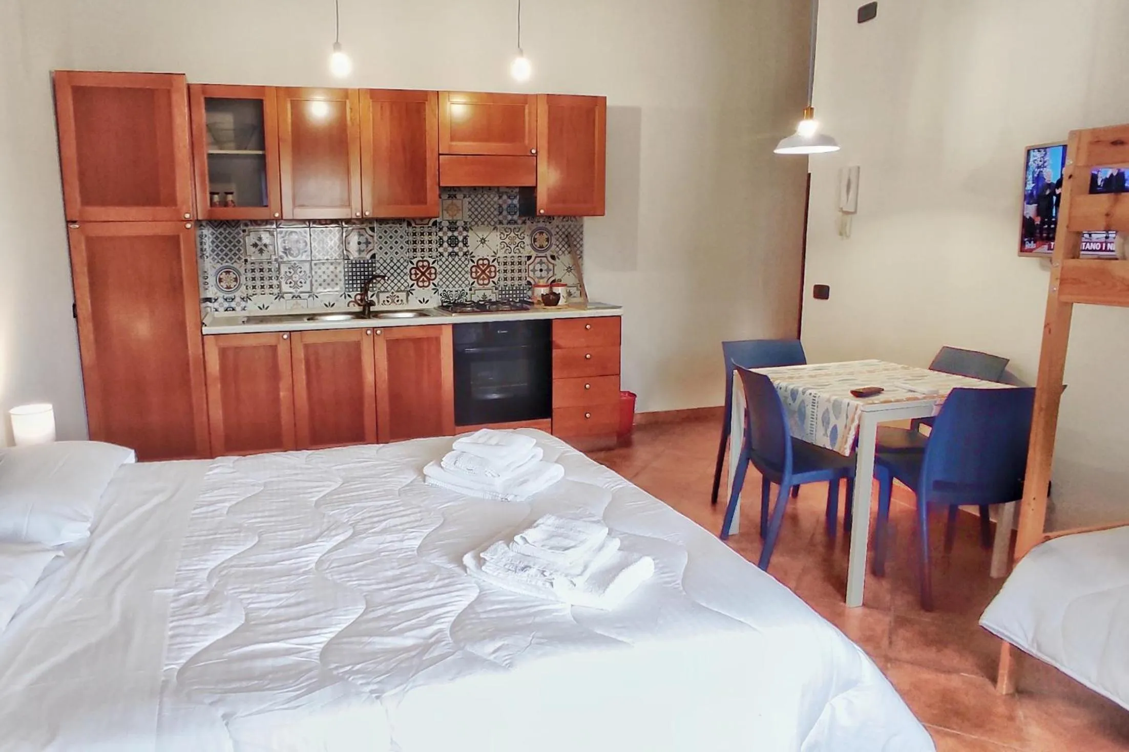 Dining area, Bed in That's Amore Cilento Country House