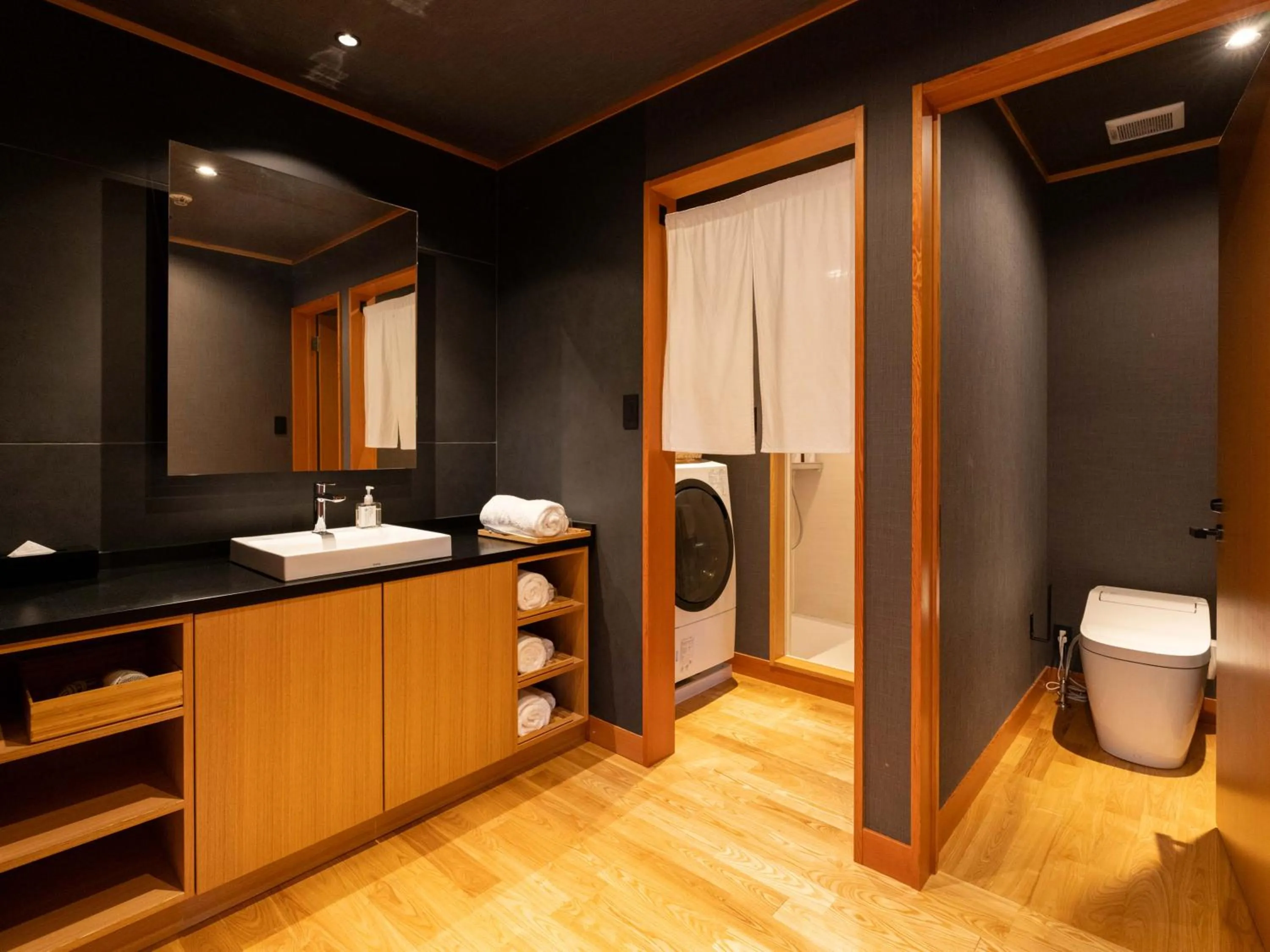 Shower in Temple Hotel Takayama Zenkoji