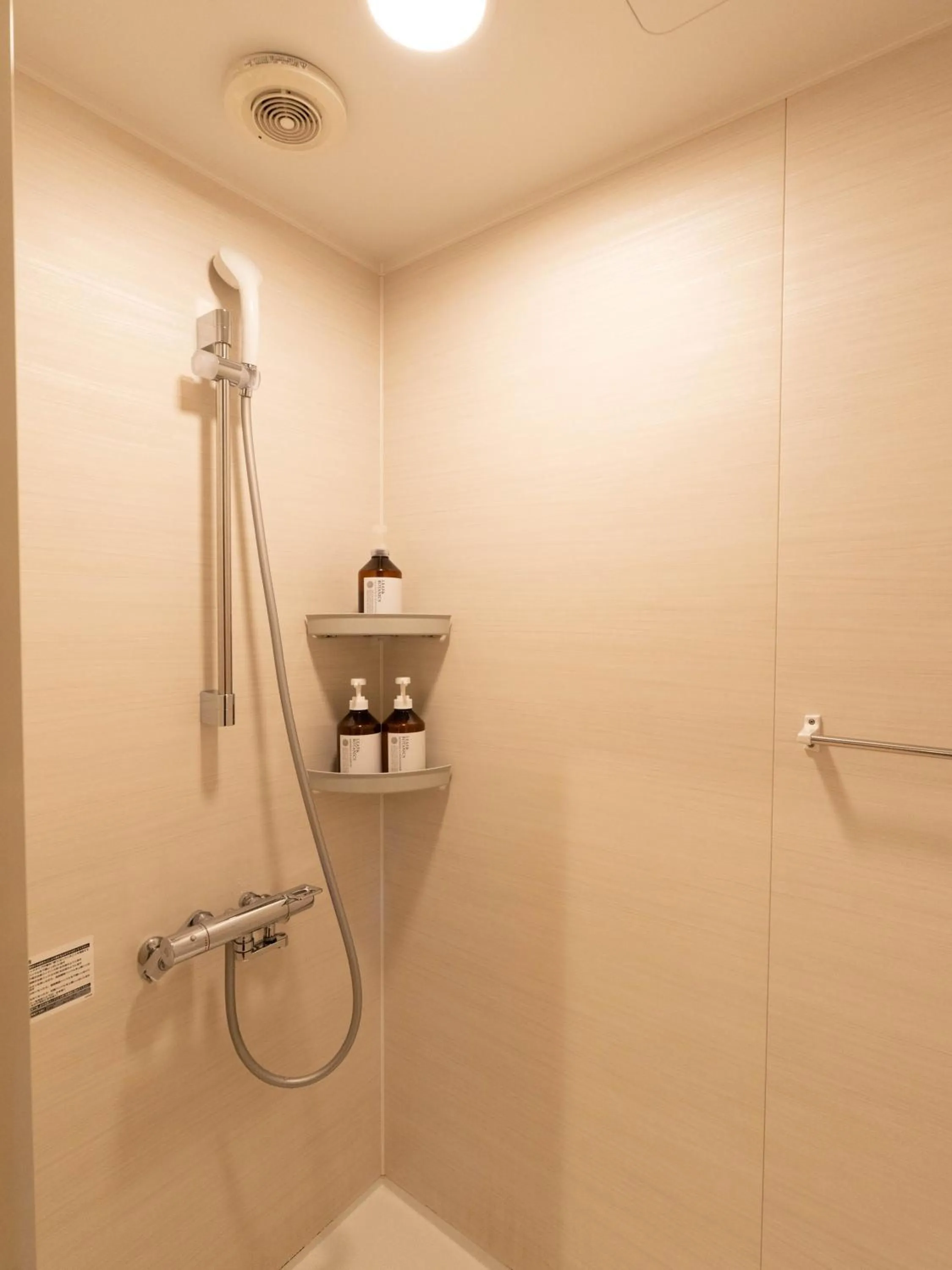 Shower in Temple Hotel Takayama Zenkoji