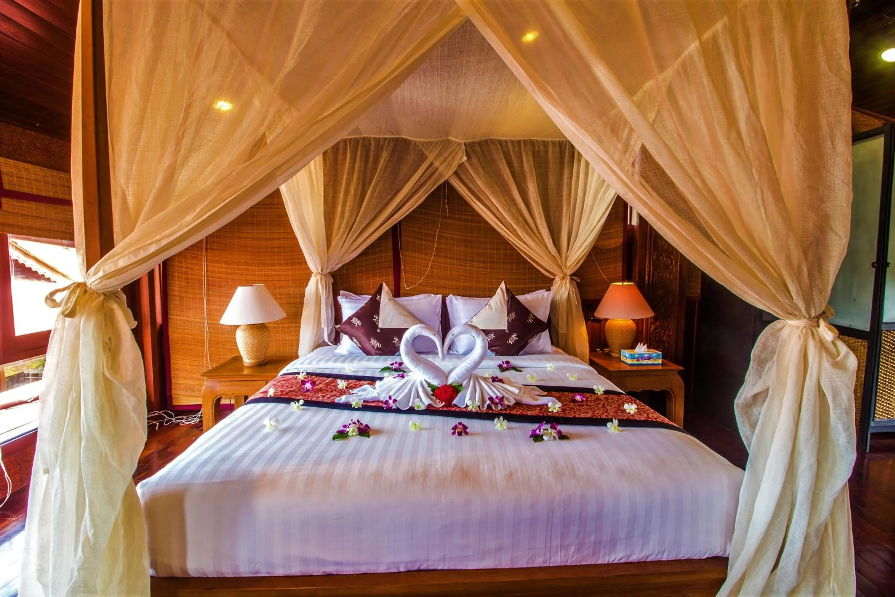 Bed in Erawan Villa Hotel