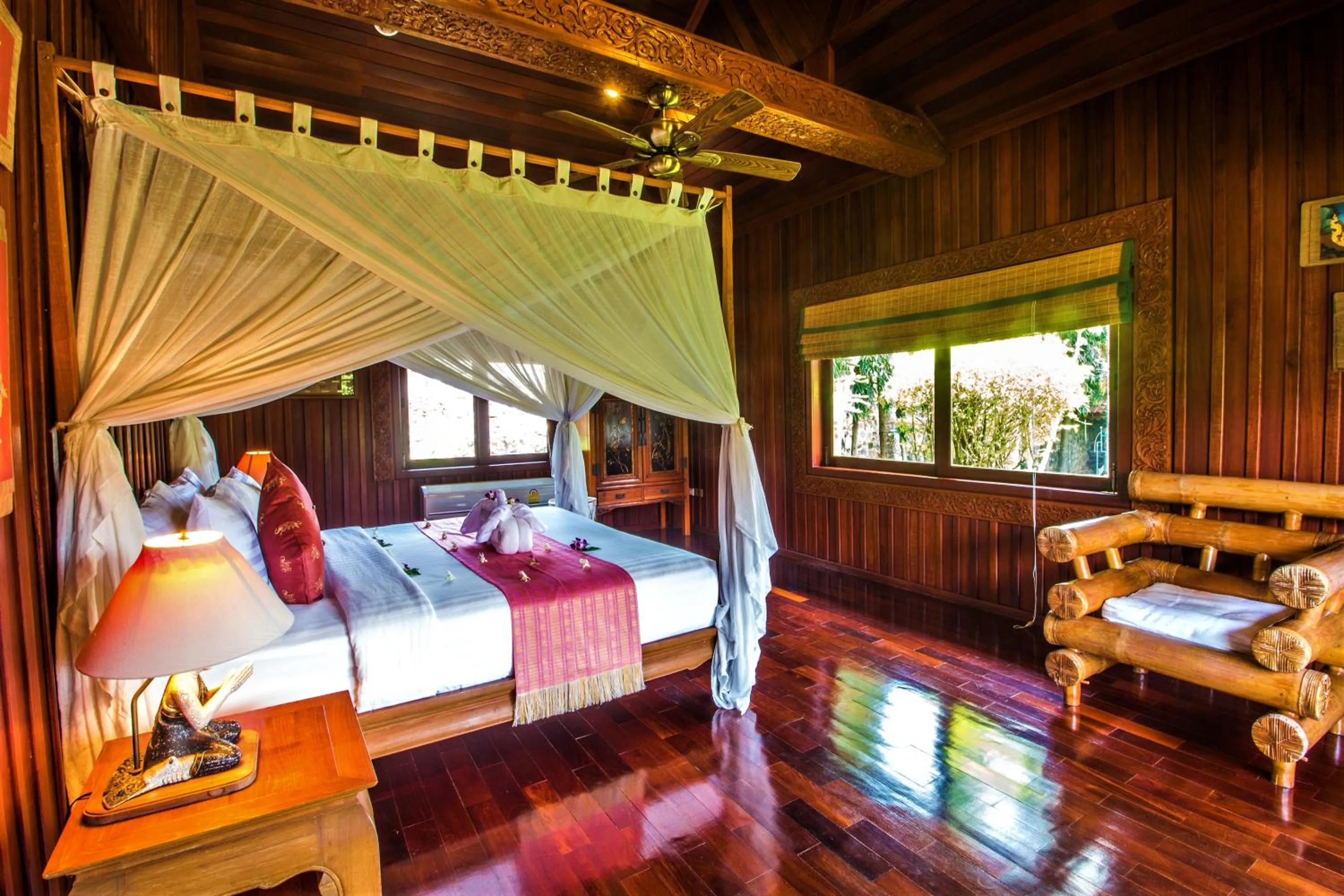 Bed in Erawan Villa Hotel