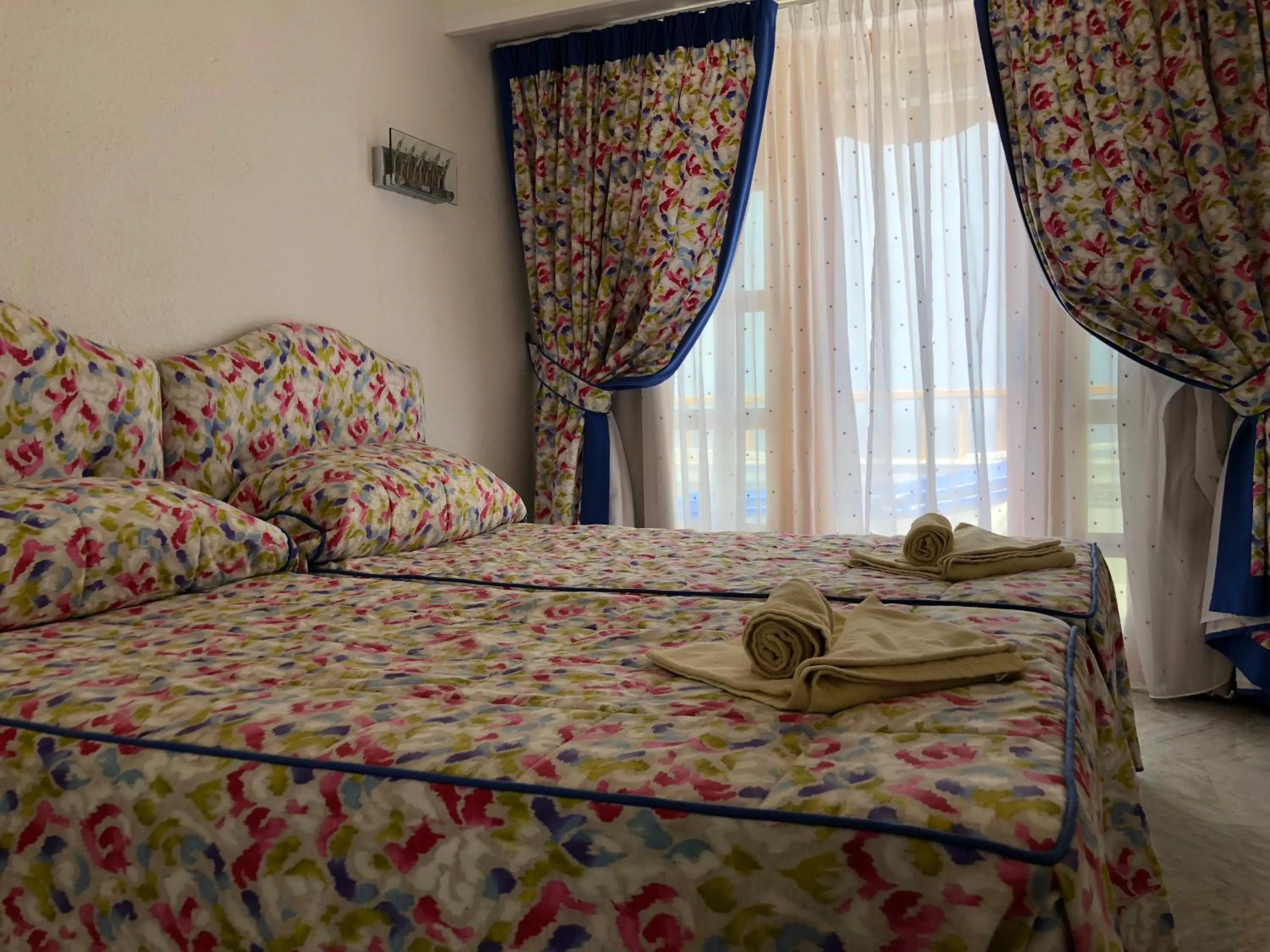 Bedroom, Bed in Los Geranios