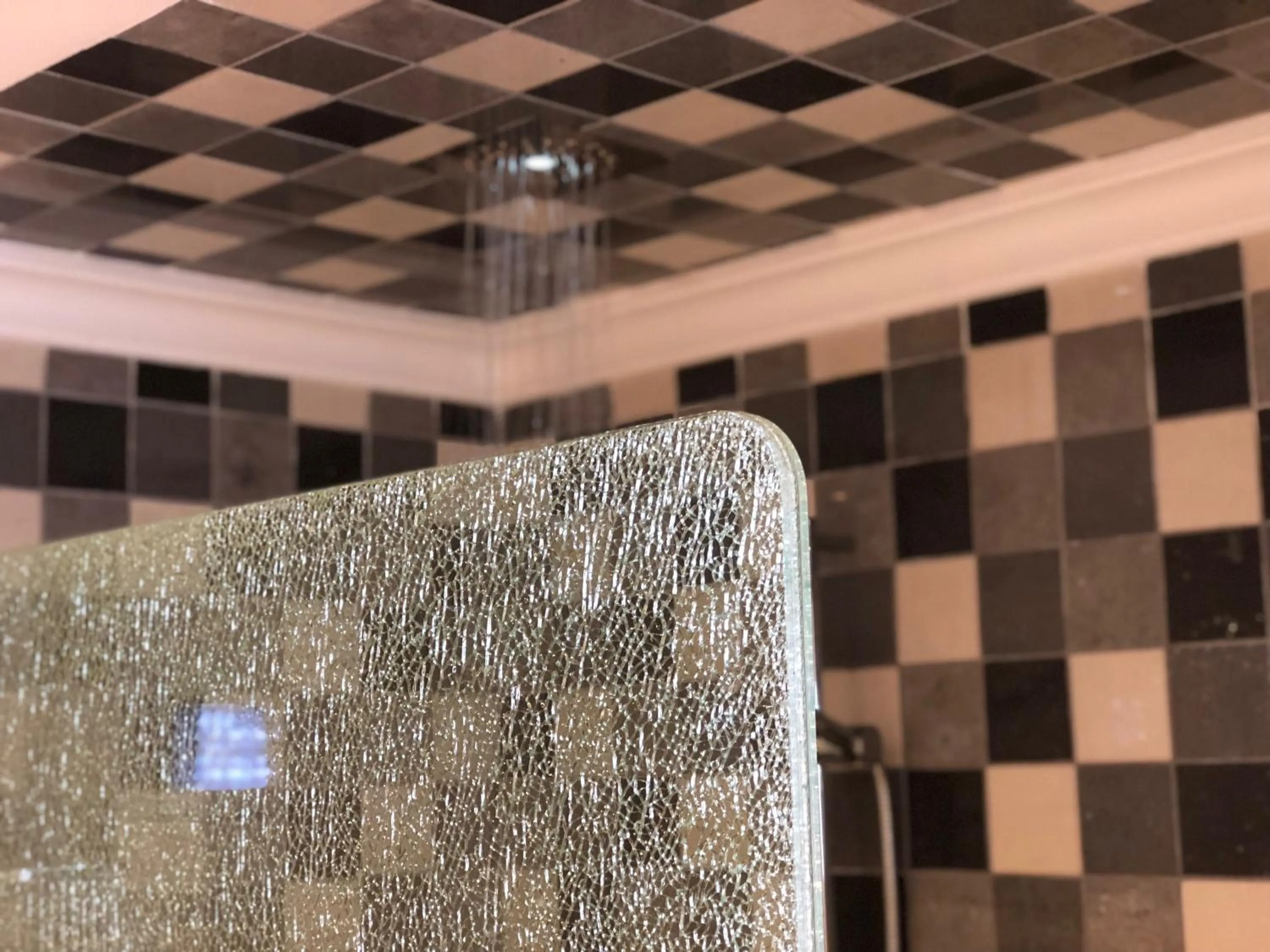 Shower in Los Geranios