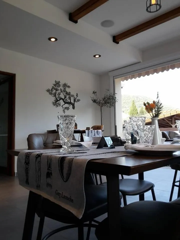 Food and drinks in Adams Hotel