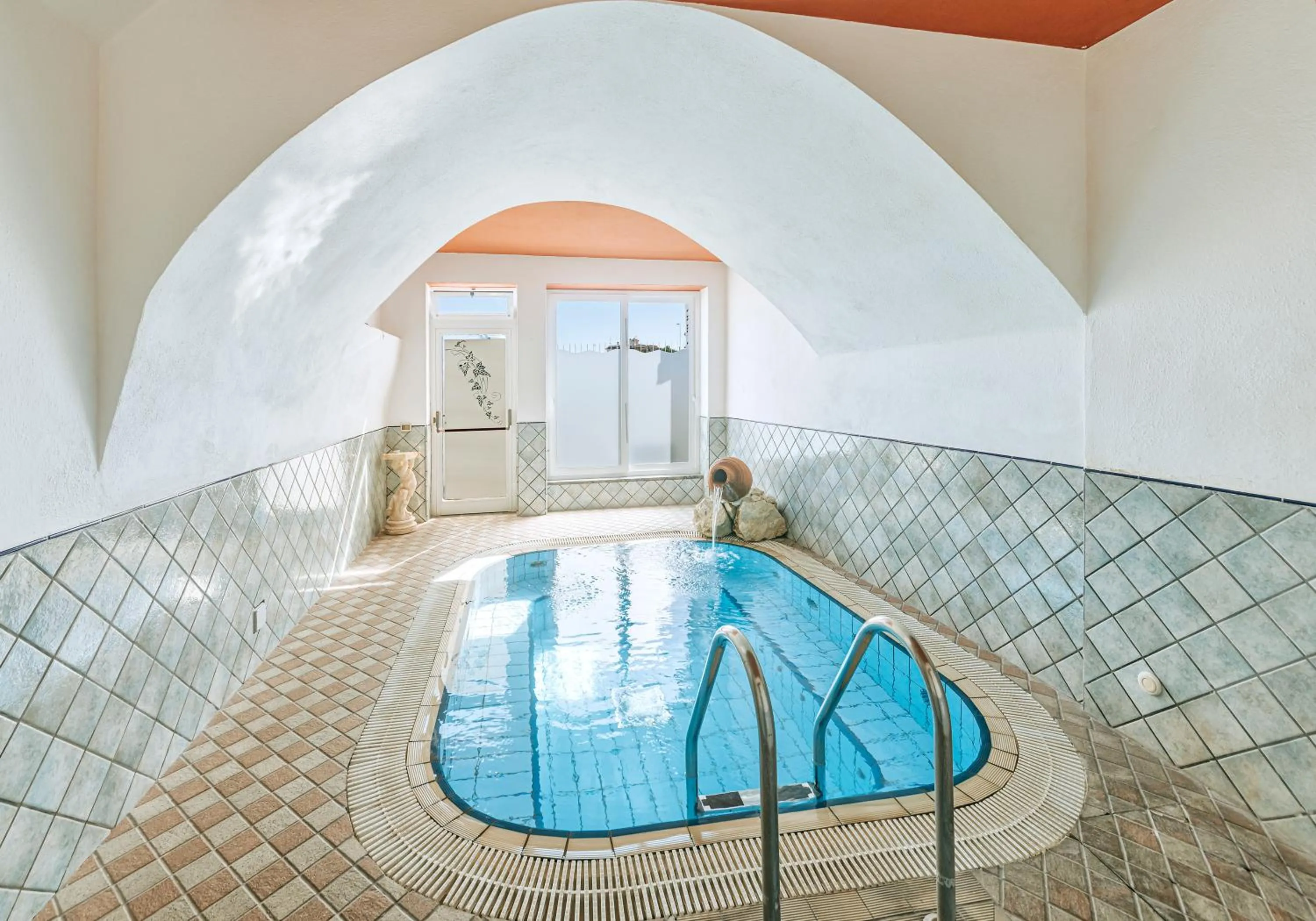 Hot Tub in Hotel Villa D'Orta