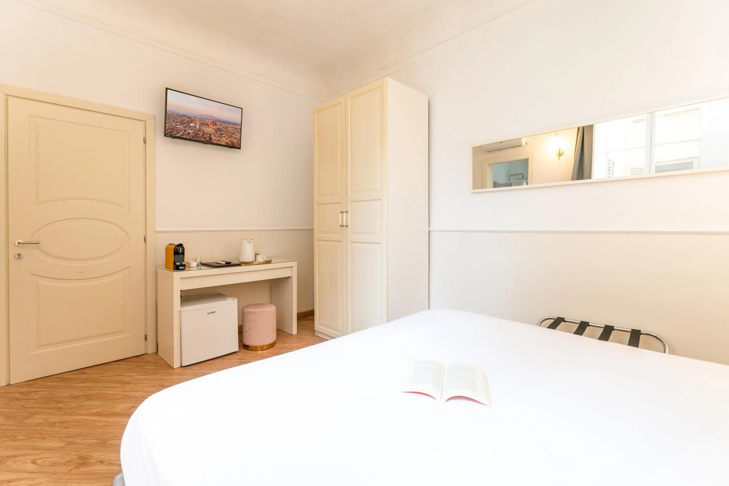 Bedroom, Bed in Residenza Conte di Cavour & Rooftop - dBe Hotels