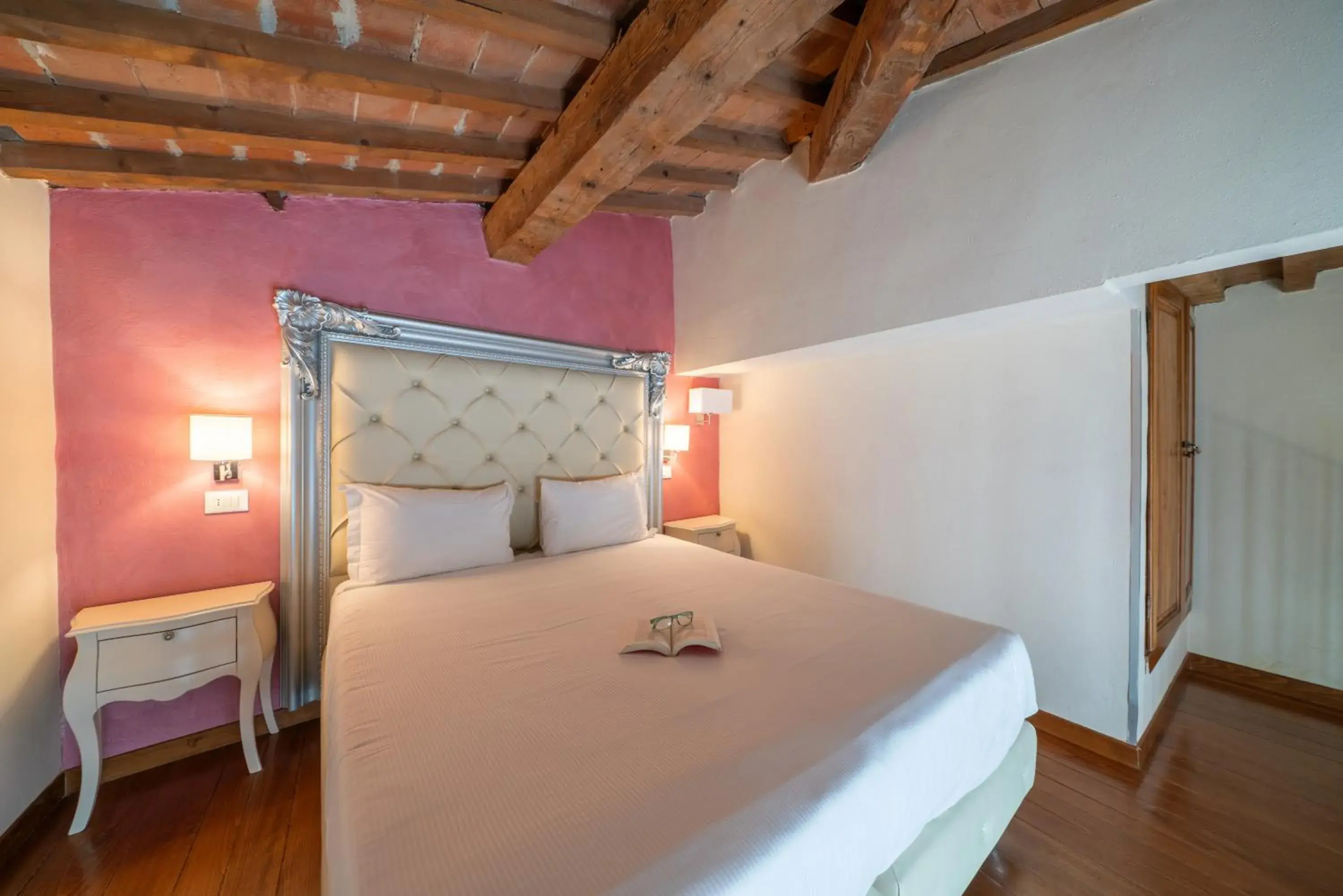 Classic Triple Room in Residenza Conte di Cavour & Rooftop Classic Triple Room in Residenza Conte di Cavour & Rooftop