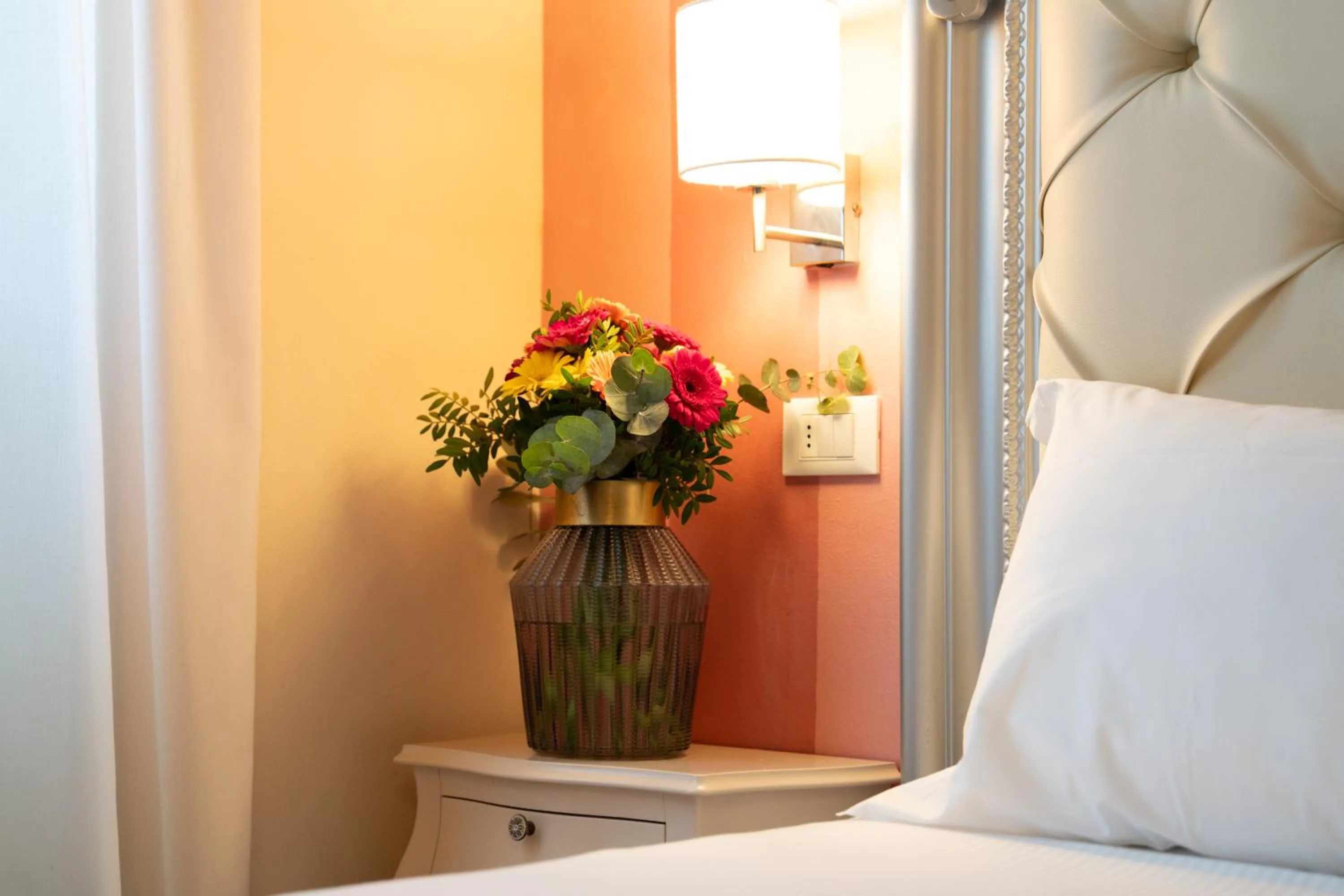 Decorative detail, Bed in Residenza Conte di Cavour & Rooftop - dBe Hotels