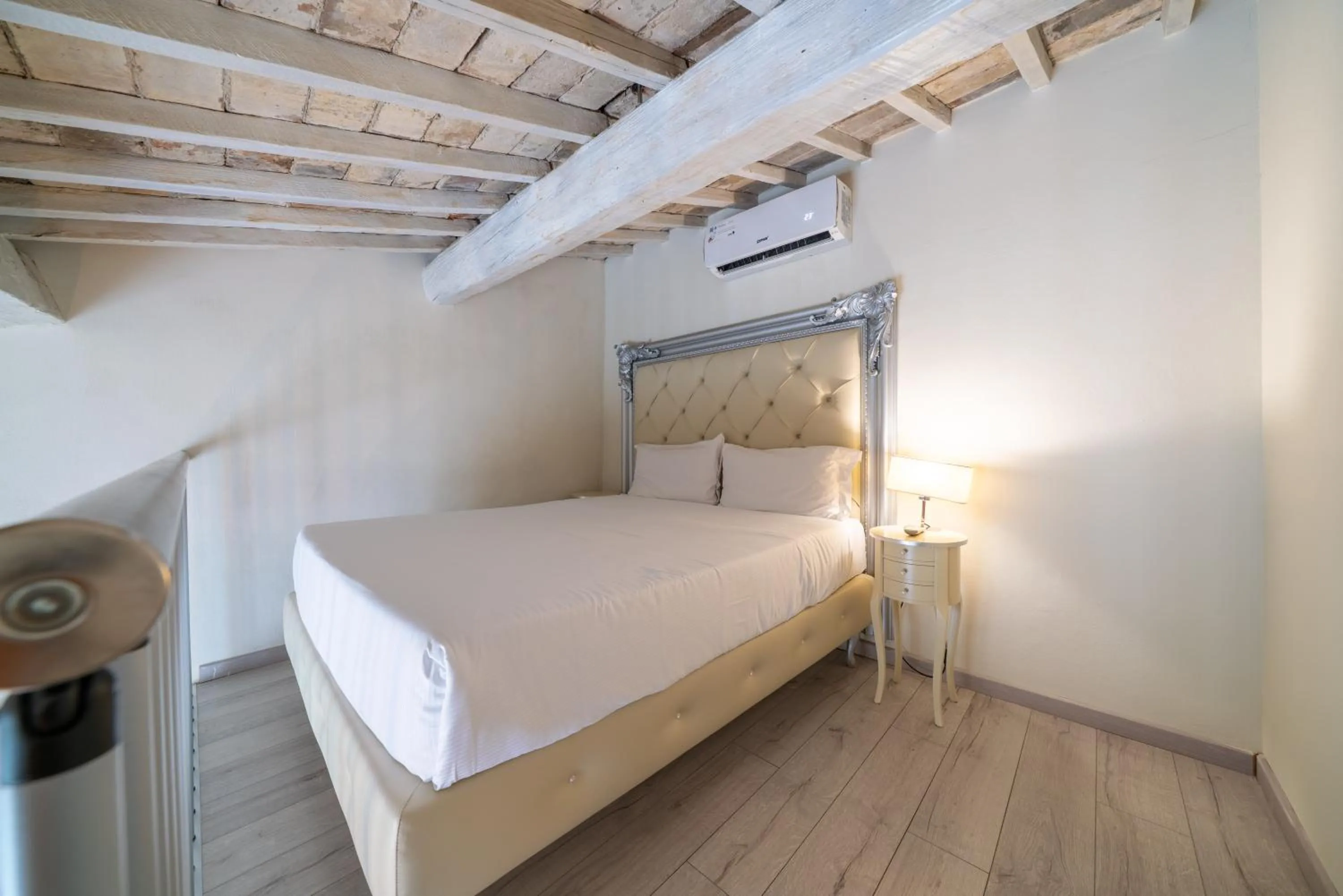Bedroom, Bed in Residenza Conte di Cavour & Rooftop - dBe Hotels