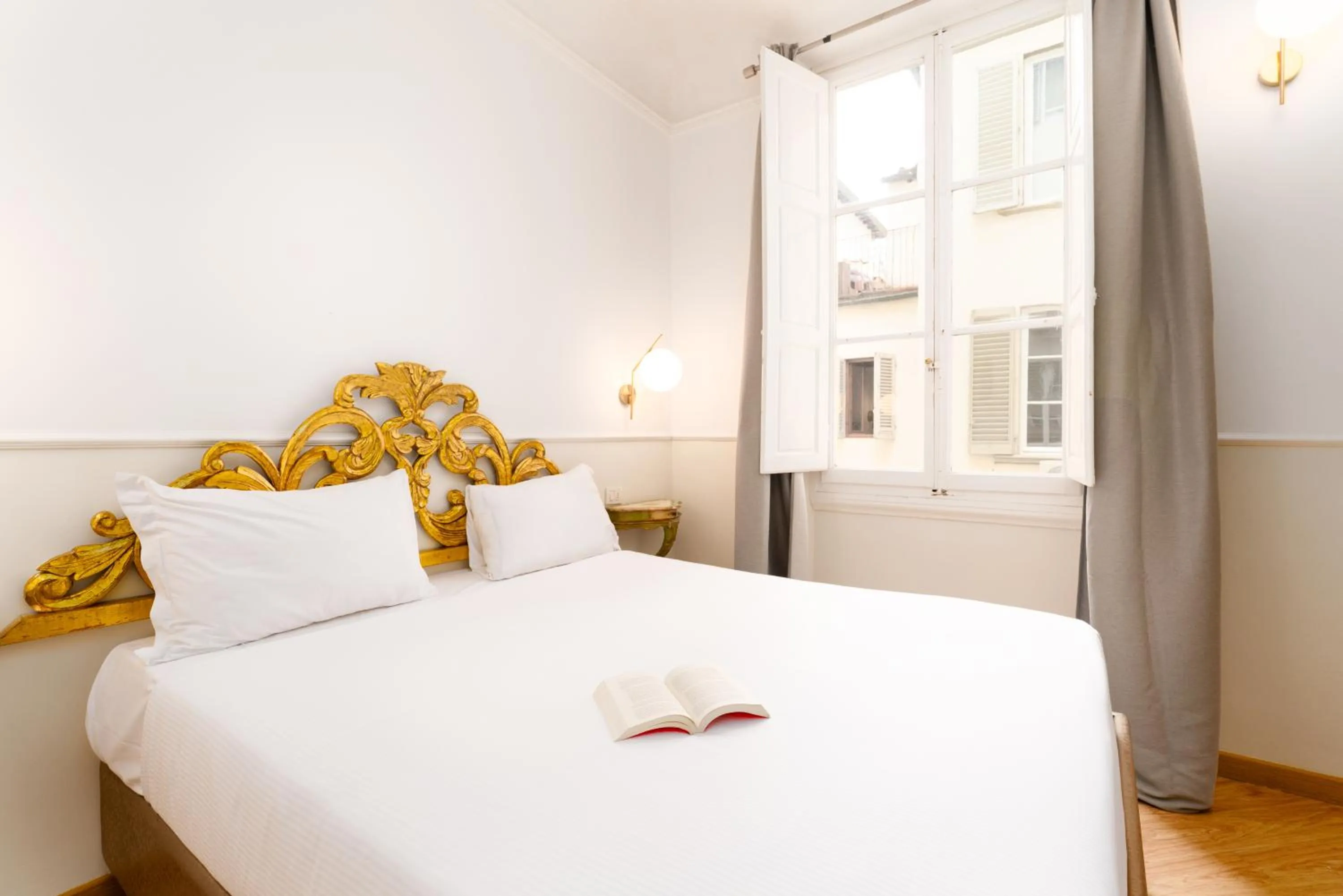 Bedroom, Bed in Residenza Conte di Cavour & Rooftop - dBe Hotels