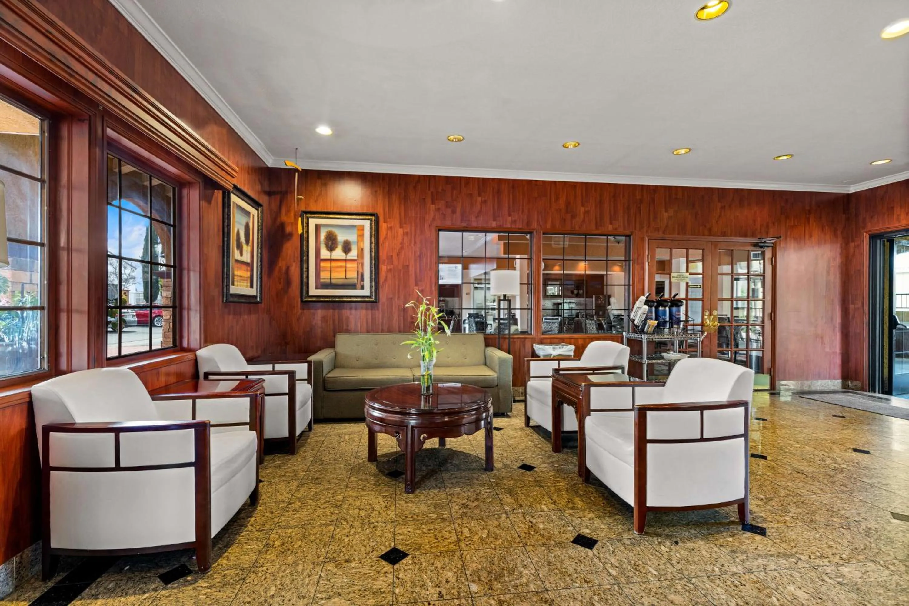 Lobby or reception in Best Western Moreno Hotel & Suites