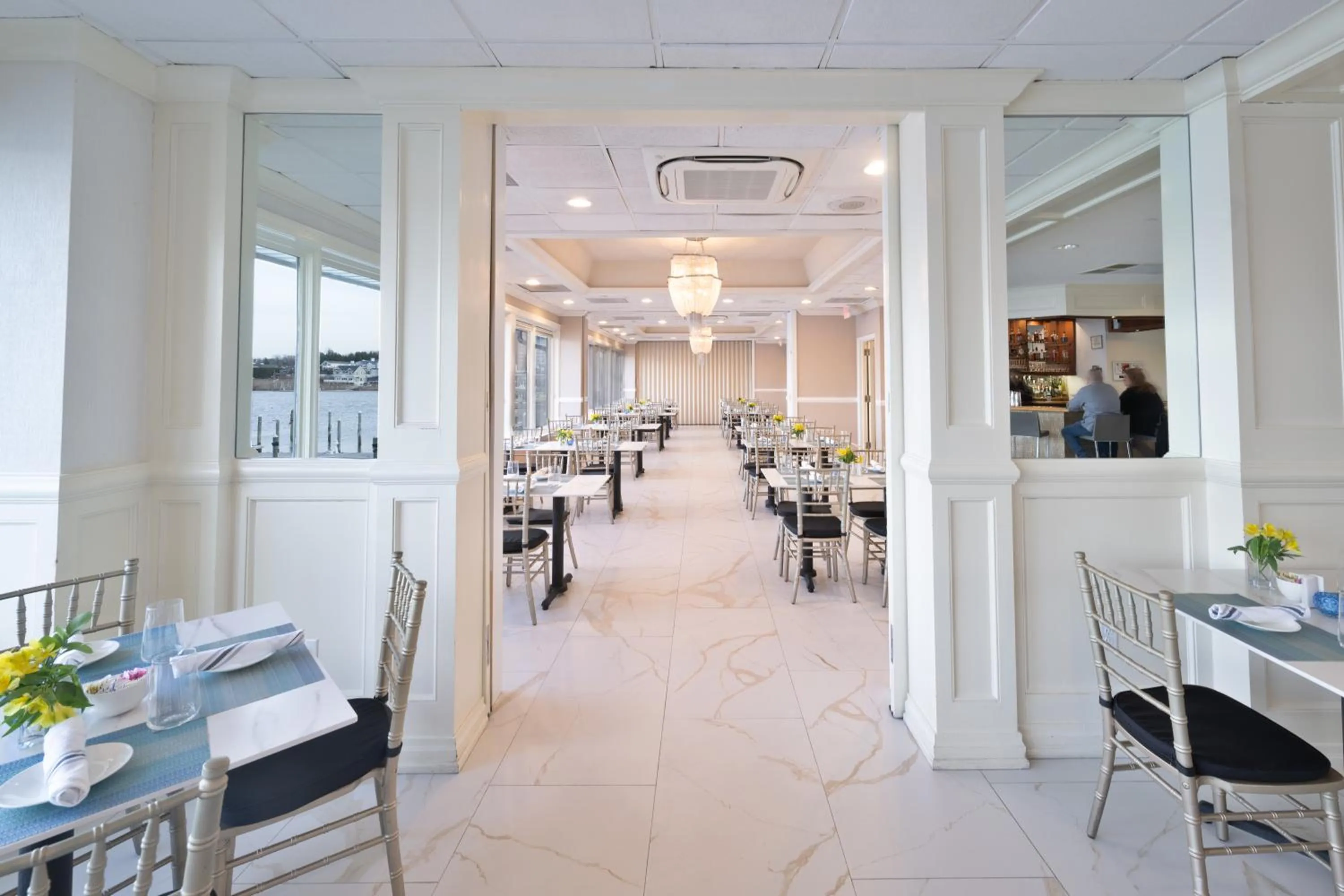 Restaurant/places to eat in Oyster Point Hotel