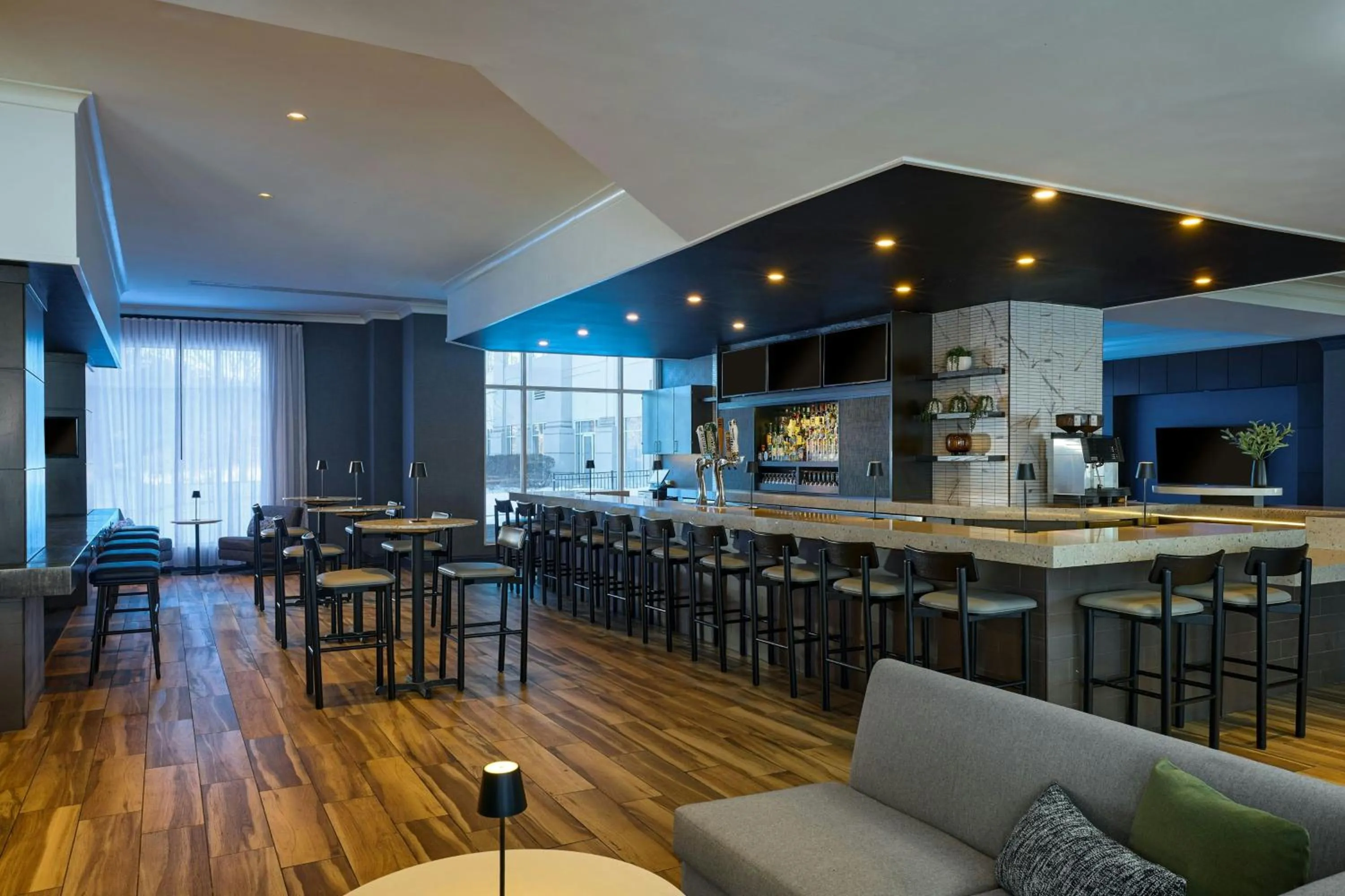 Lounge or bar in Bridgewater Marriott