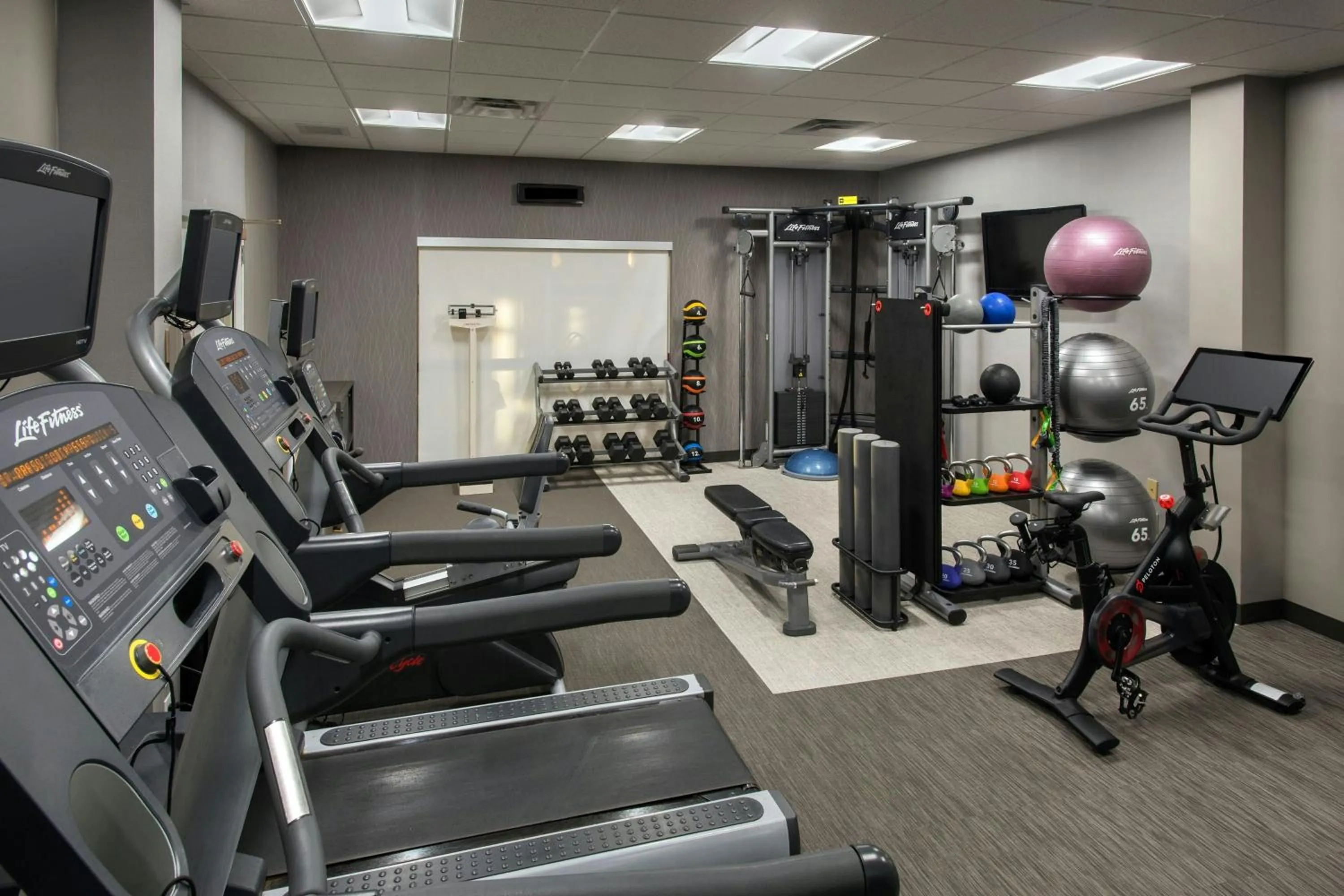 Fitness centre/facilities in Courtyard by Marriott Basking Ridge