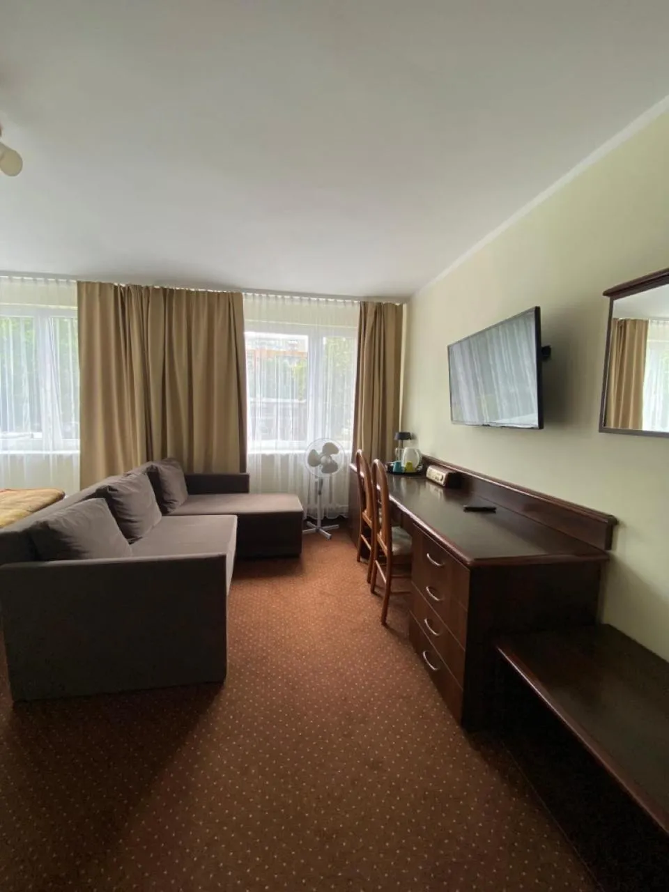 Communal lounge/ TV room in Jantar Resort