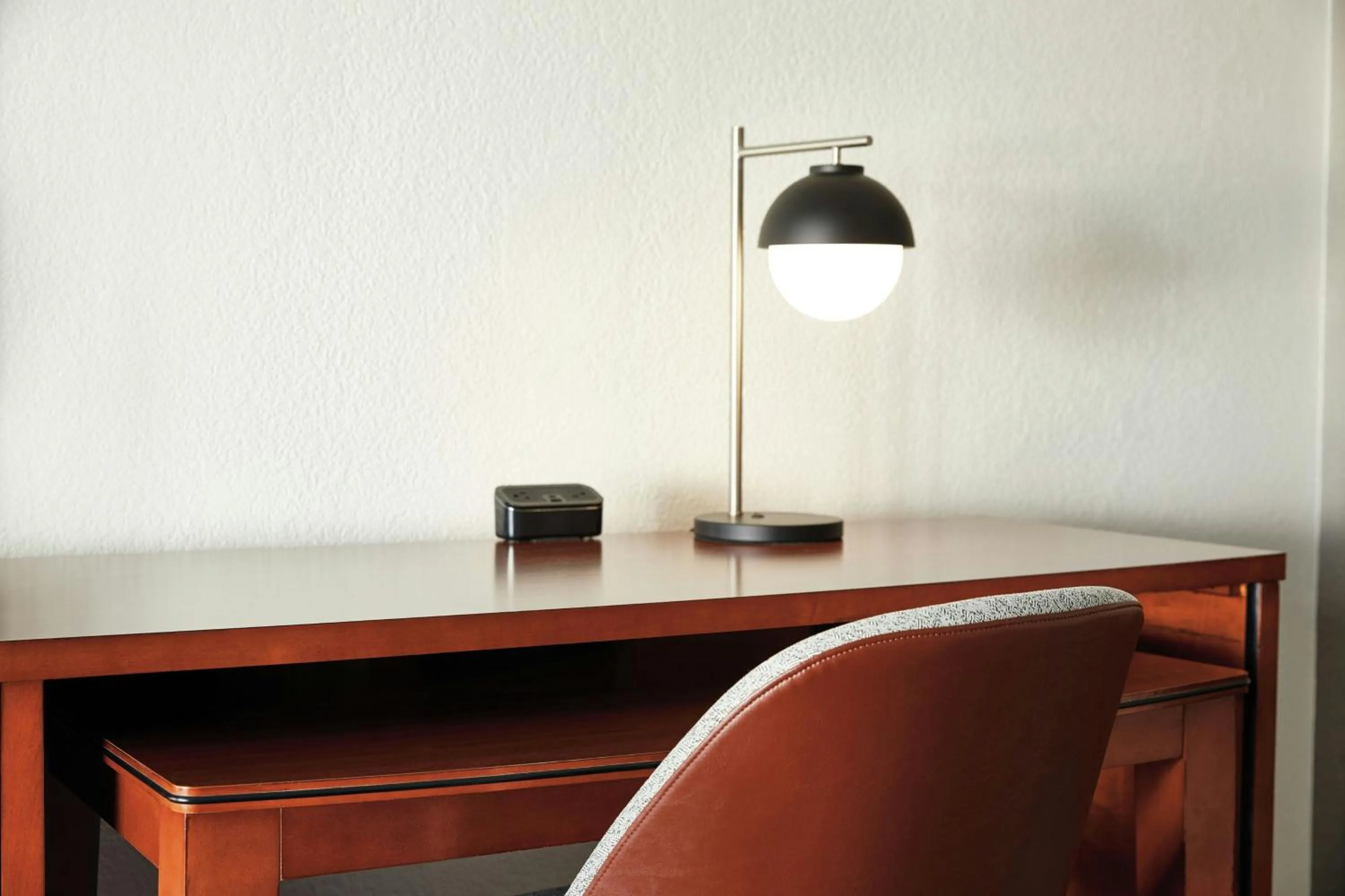 Photo of the whole room in Courtyard St. Louis Westport Plaza